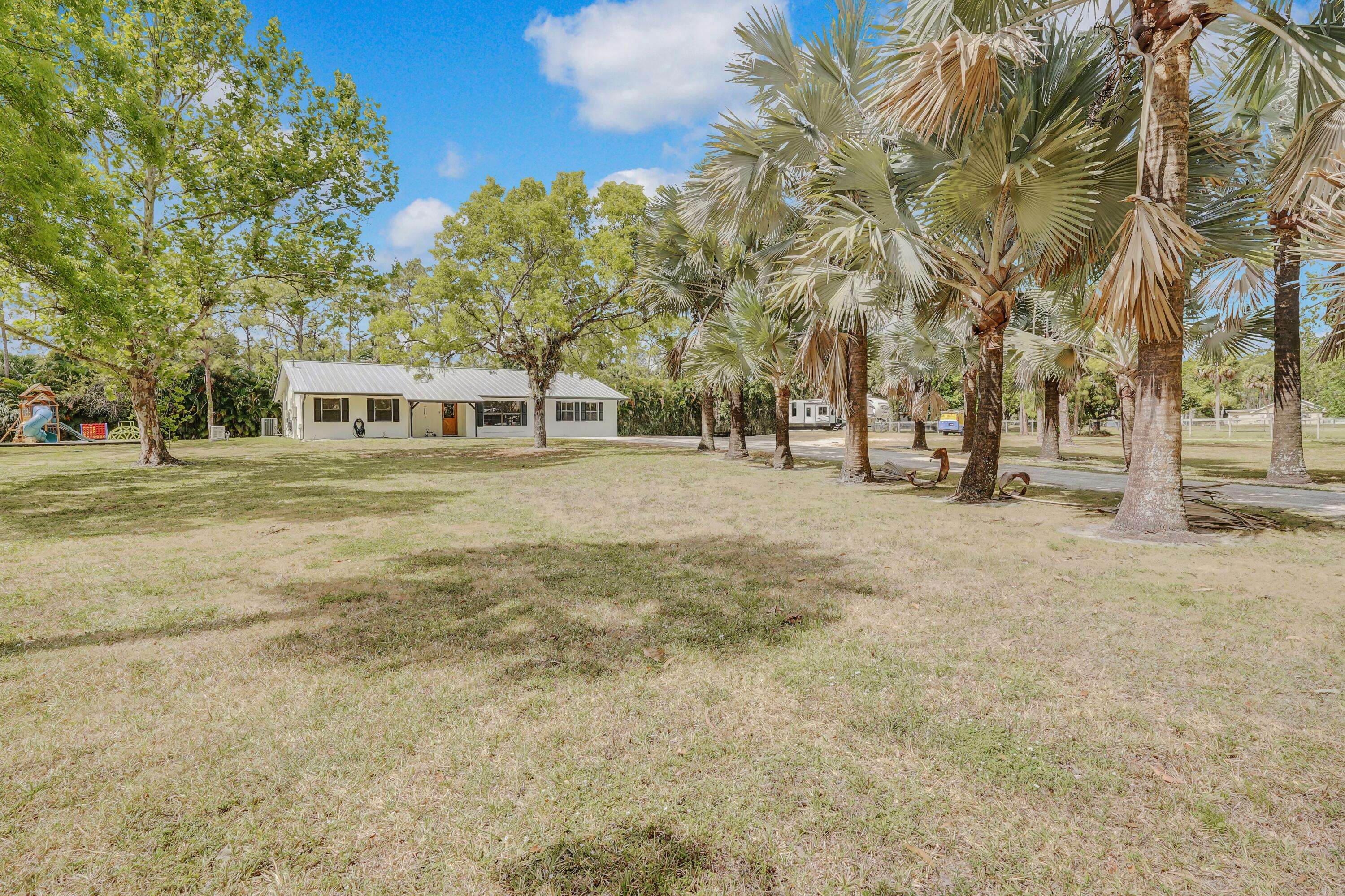 Loxahatchee Groves, FL 33470,13624 Farley RD