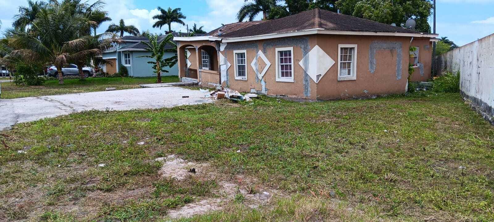 Belle Glade, FL 33430,542 SE 6th DR