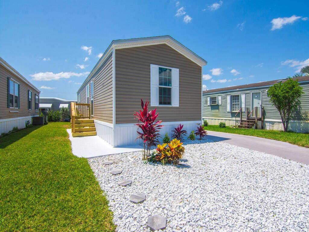 Jensen Beach, FL 34957,315 NE Cardinal LN
