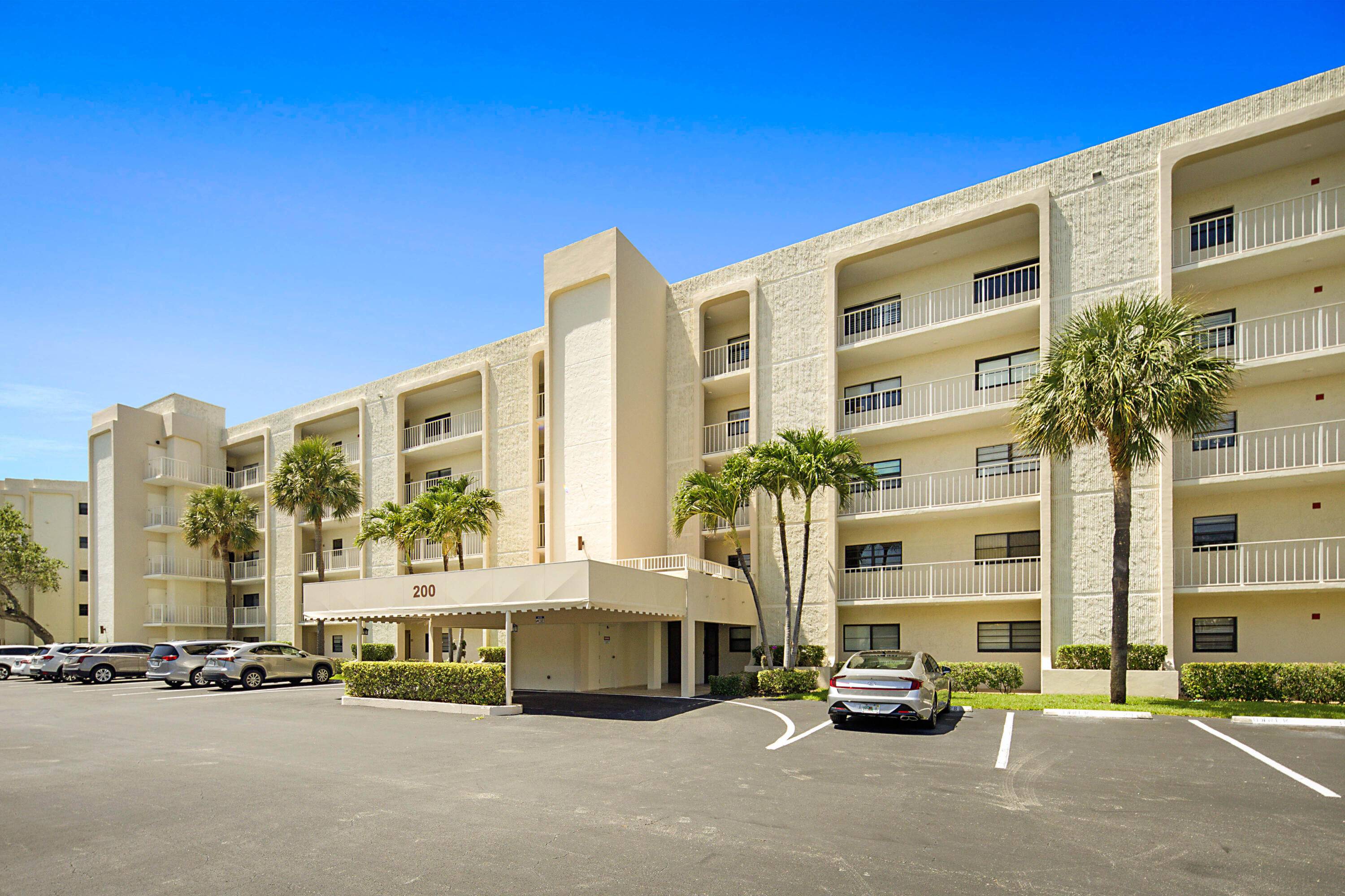 Tequesta, FL 33469,200 Intracoastal PL 103