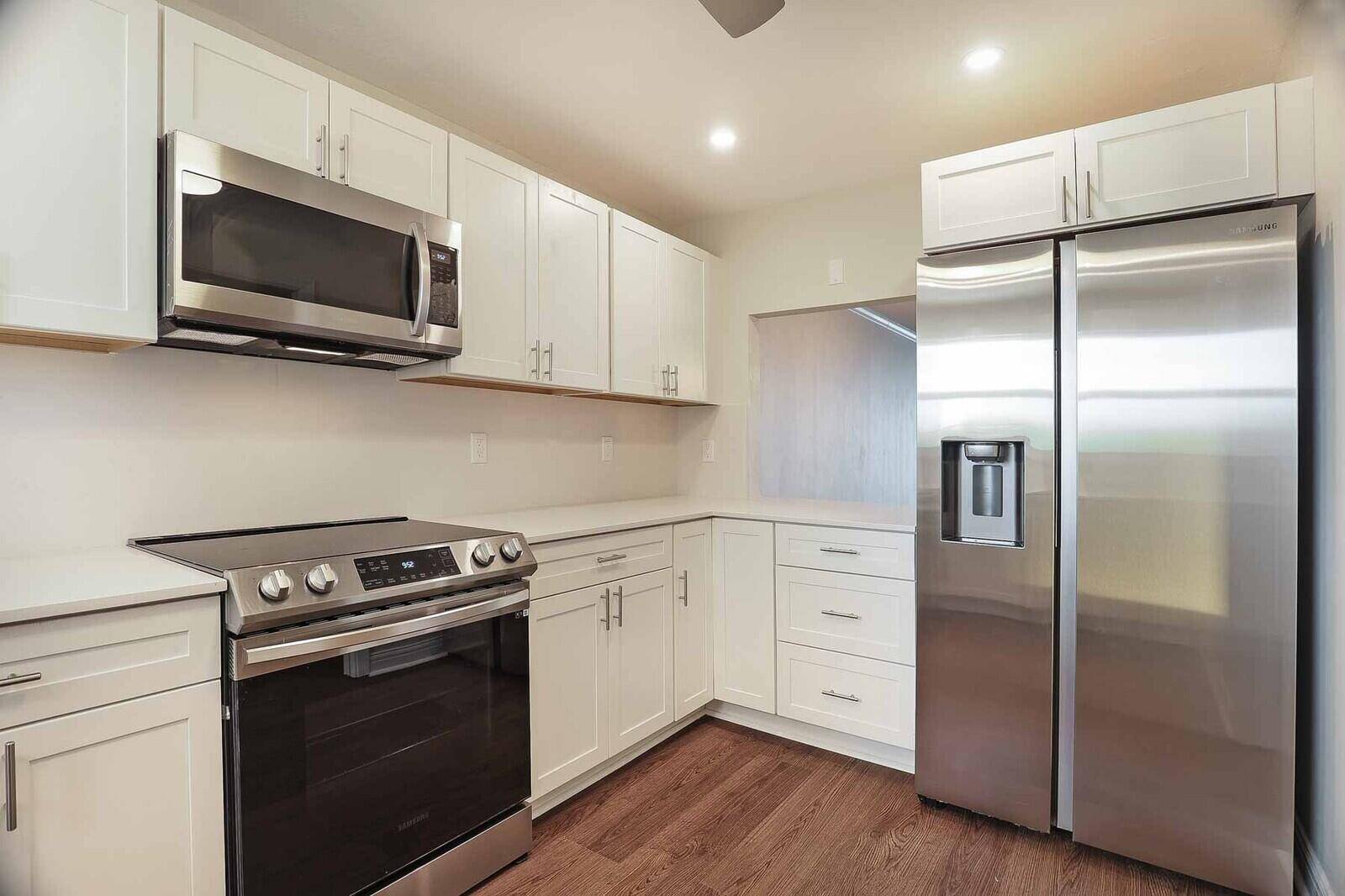 North Palm Beach, FL 33408,44 Yacht Club DR 212