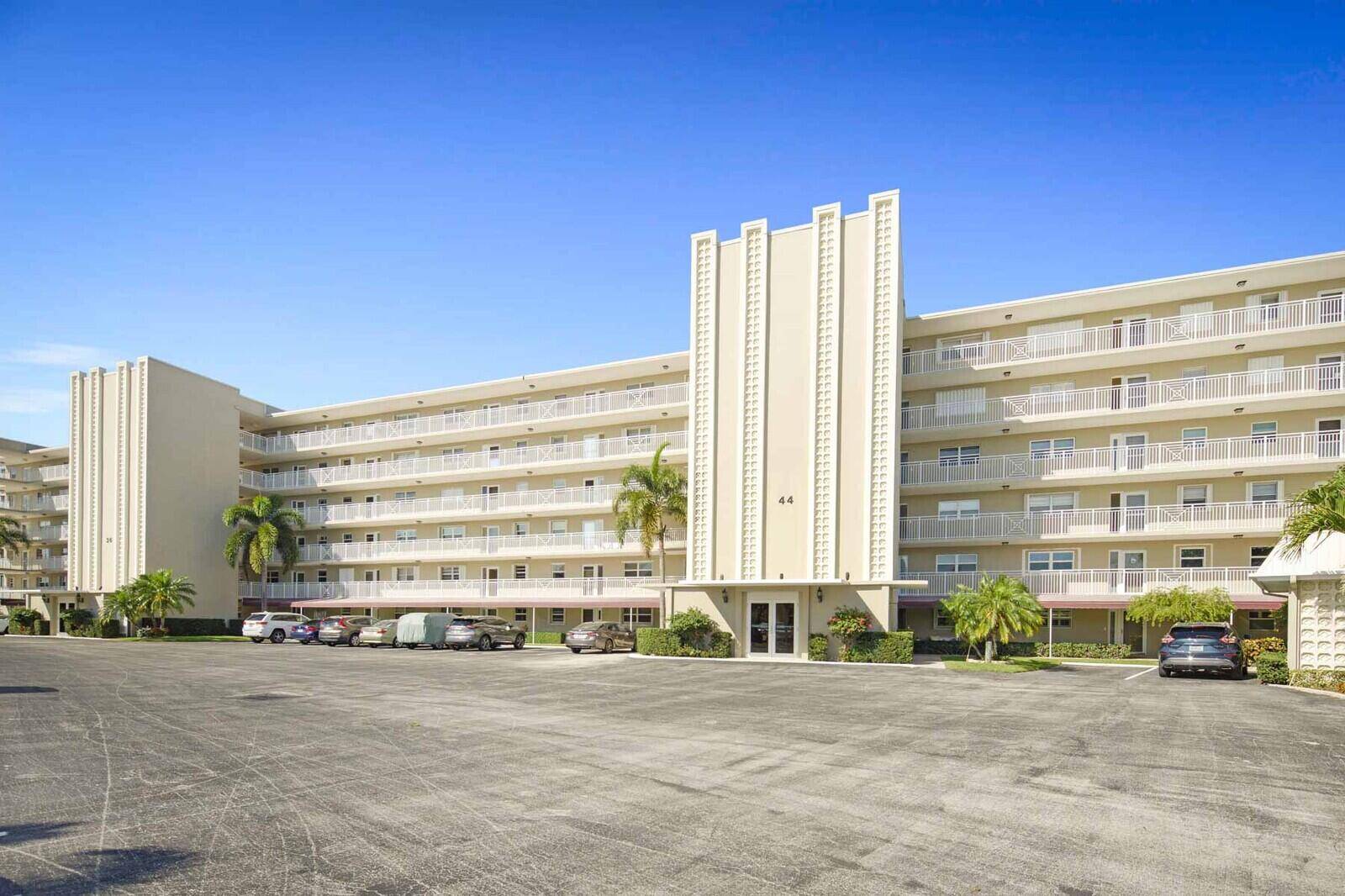 North Palm Beach, FL 33408,44 Yacht Club DR 212