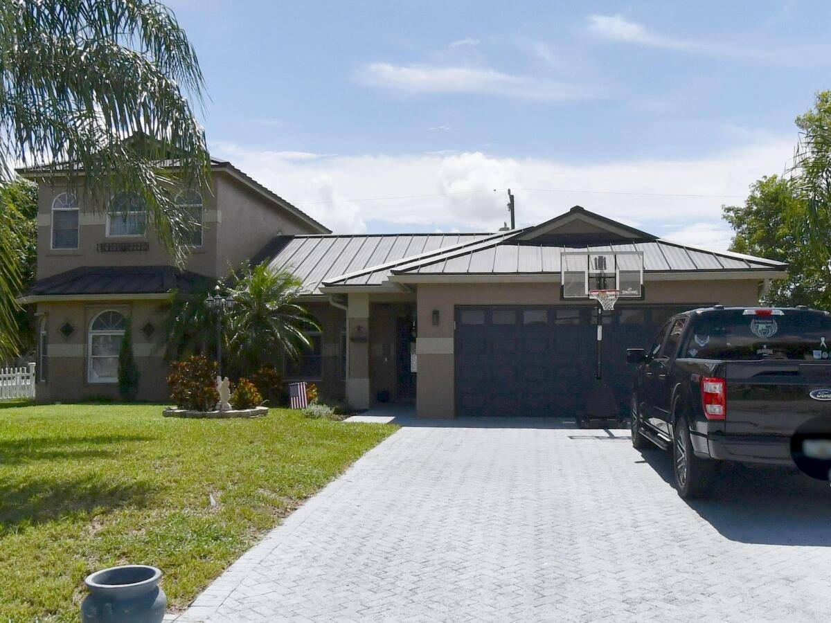 Port Saint Lucie, FL 34953,552 SW Dauphin AVE