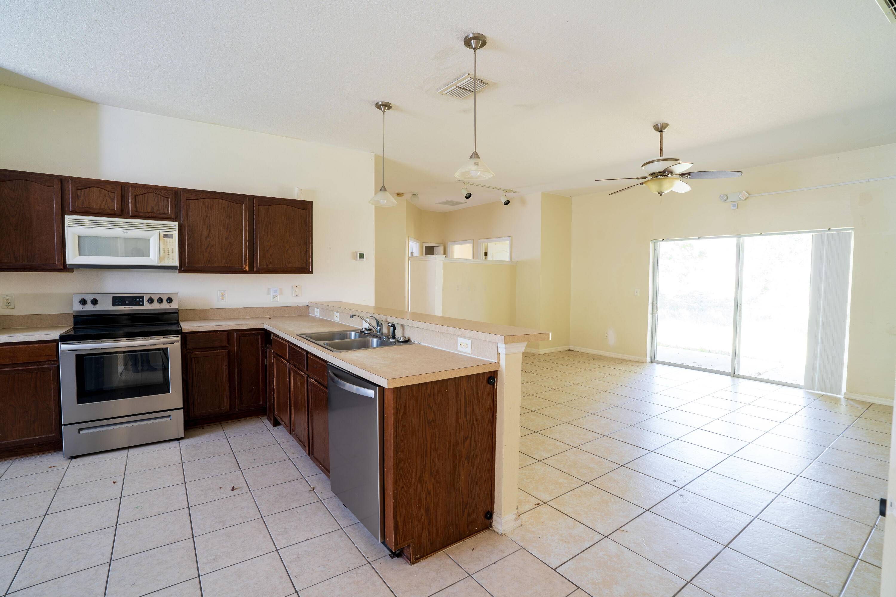 Leesburg, FL 34748,209 Round Man ST