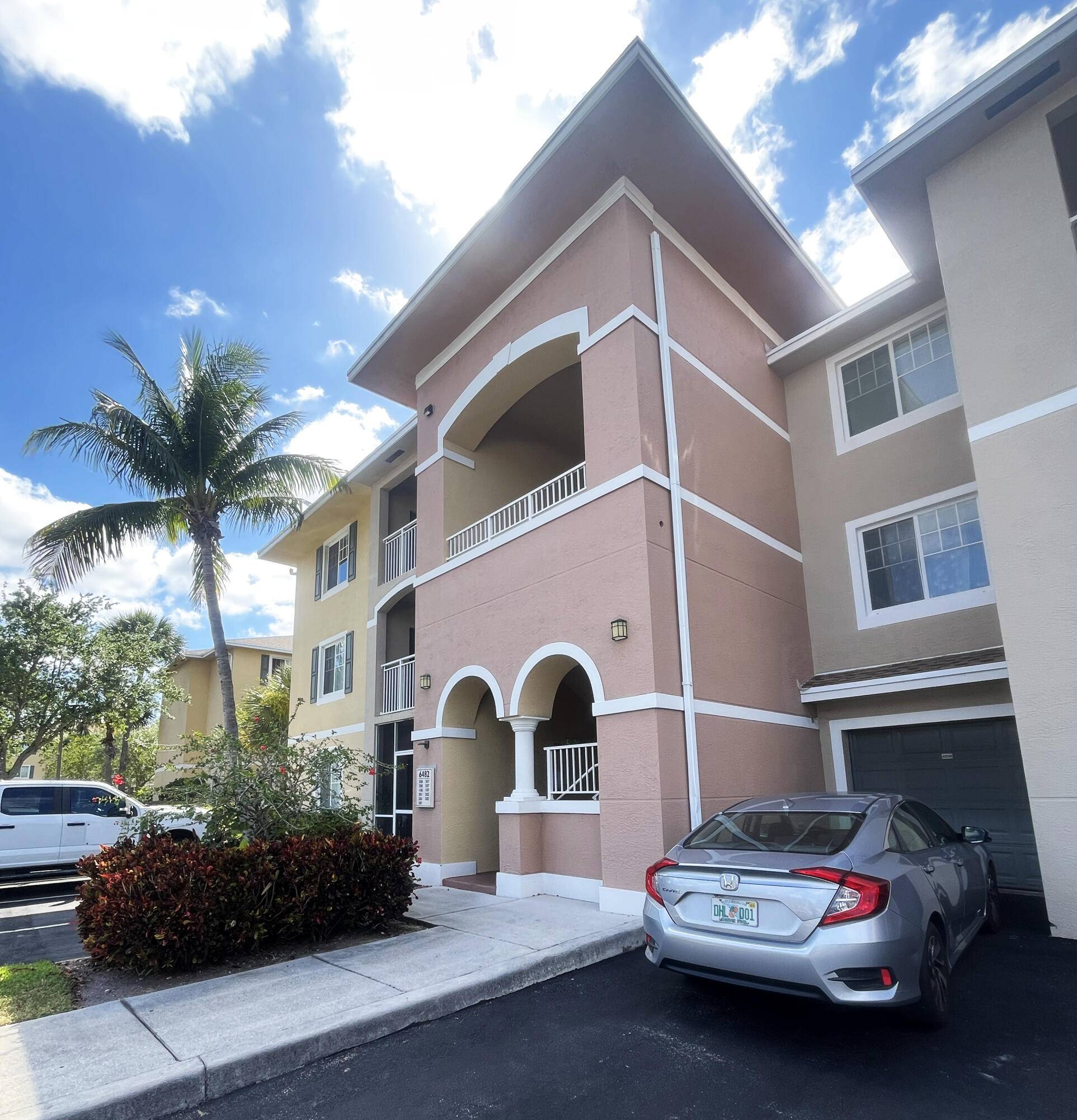 West Palm Beach, FL 33411,6482 Emerald Dunes DR 302