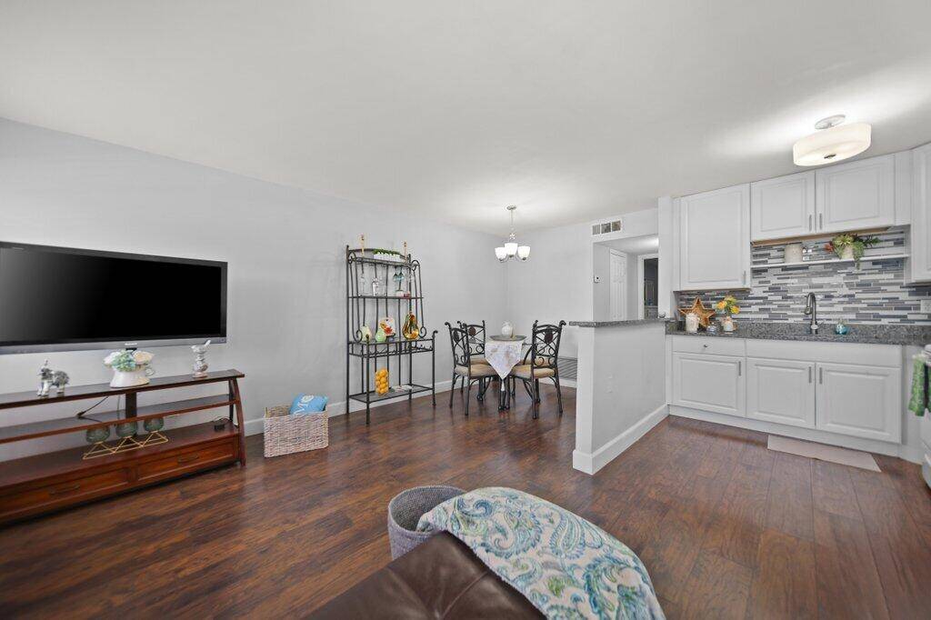 Stuart, FL 34996,2600 SE Ocean BLVD Jj-6