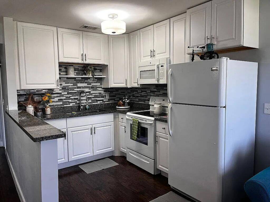 Stuart, FL 34996,2600 SE Ocean BLVD Jj-6