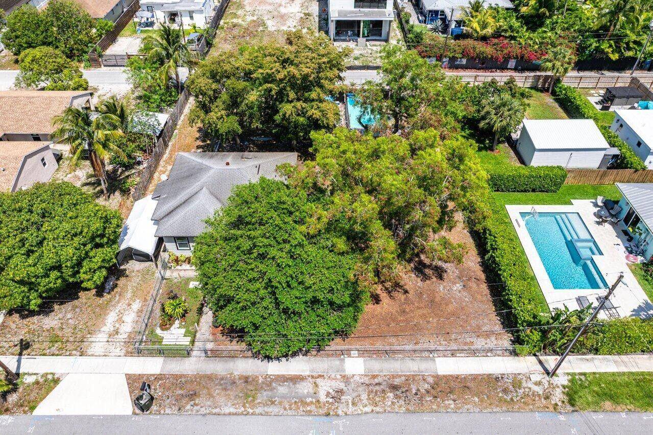 Delray Beach, FL 33483,617 SE 2nd AVE