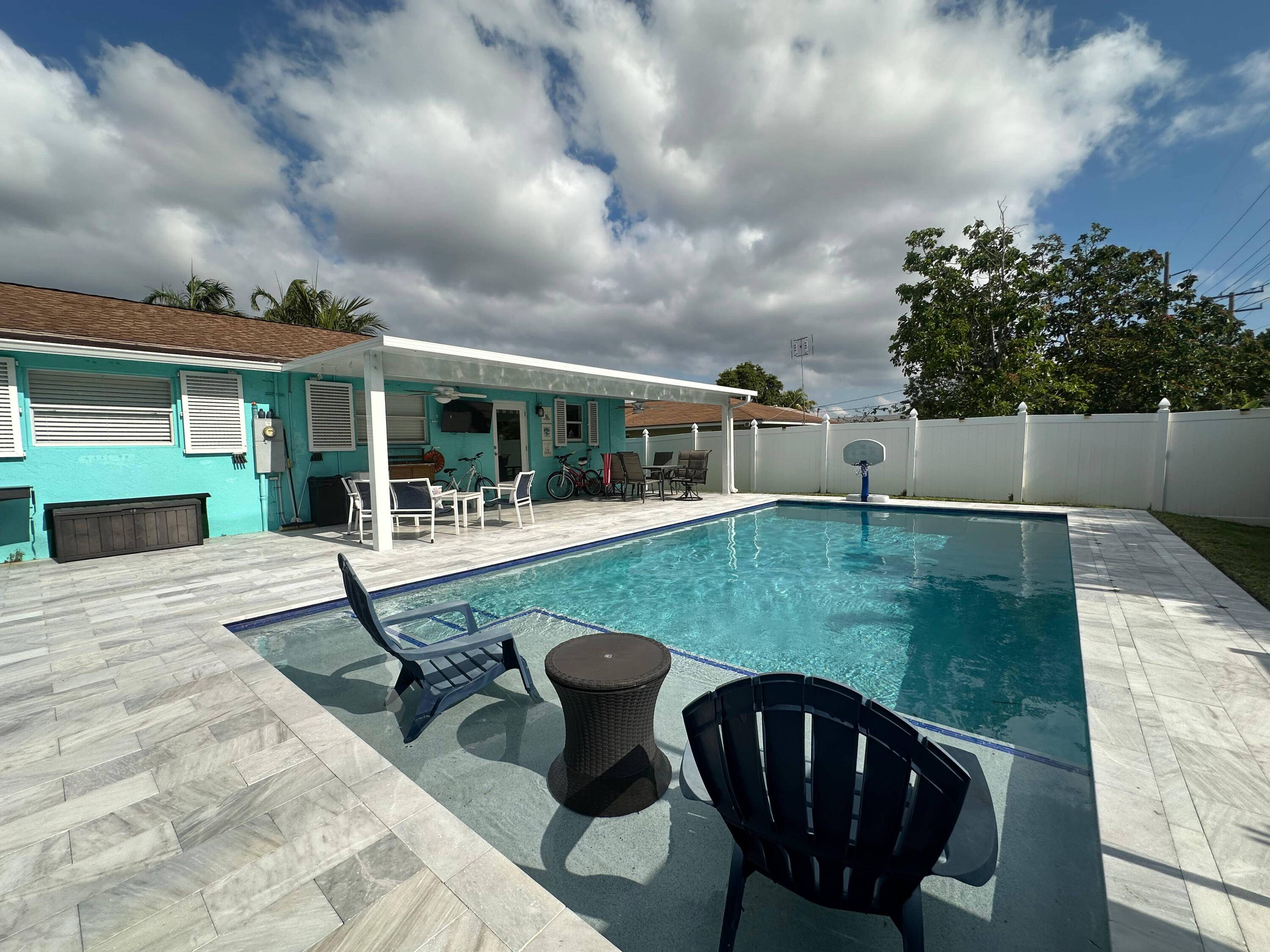 Lake Worth Beach, FL 33461,442 Griswold DR
