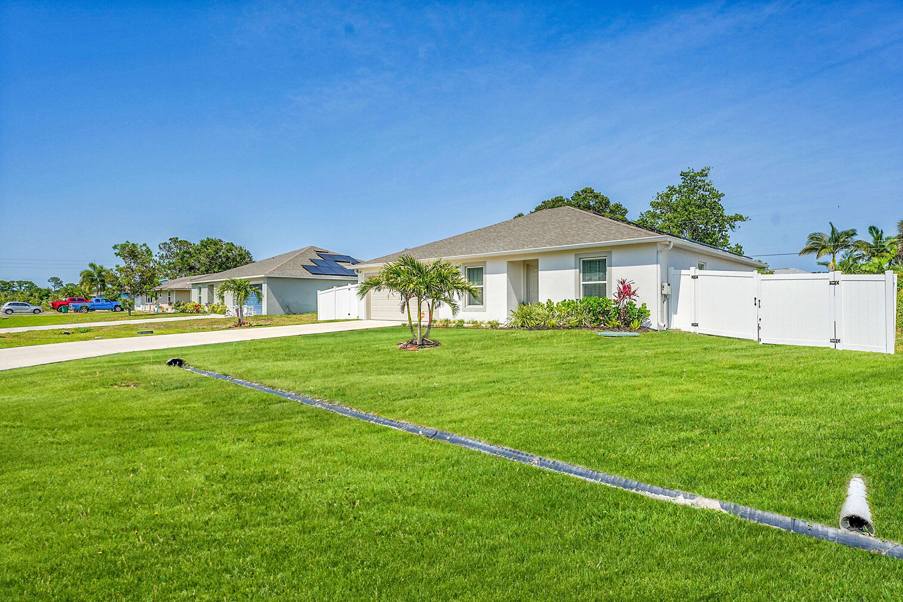 Port Saint Lucie, FL 34983,351 NW Byron ST