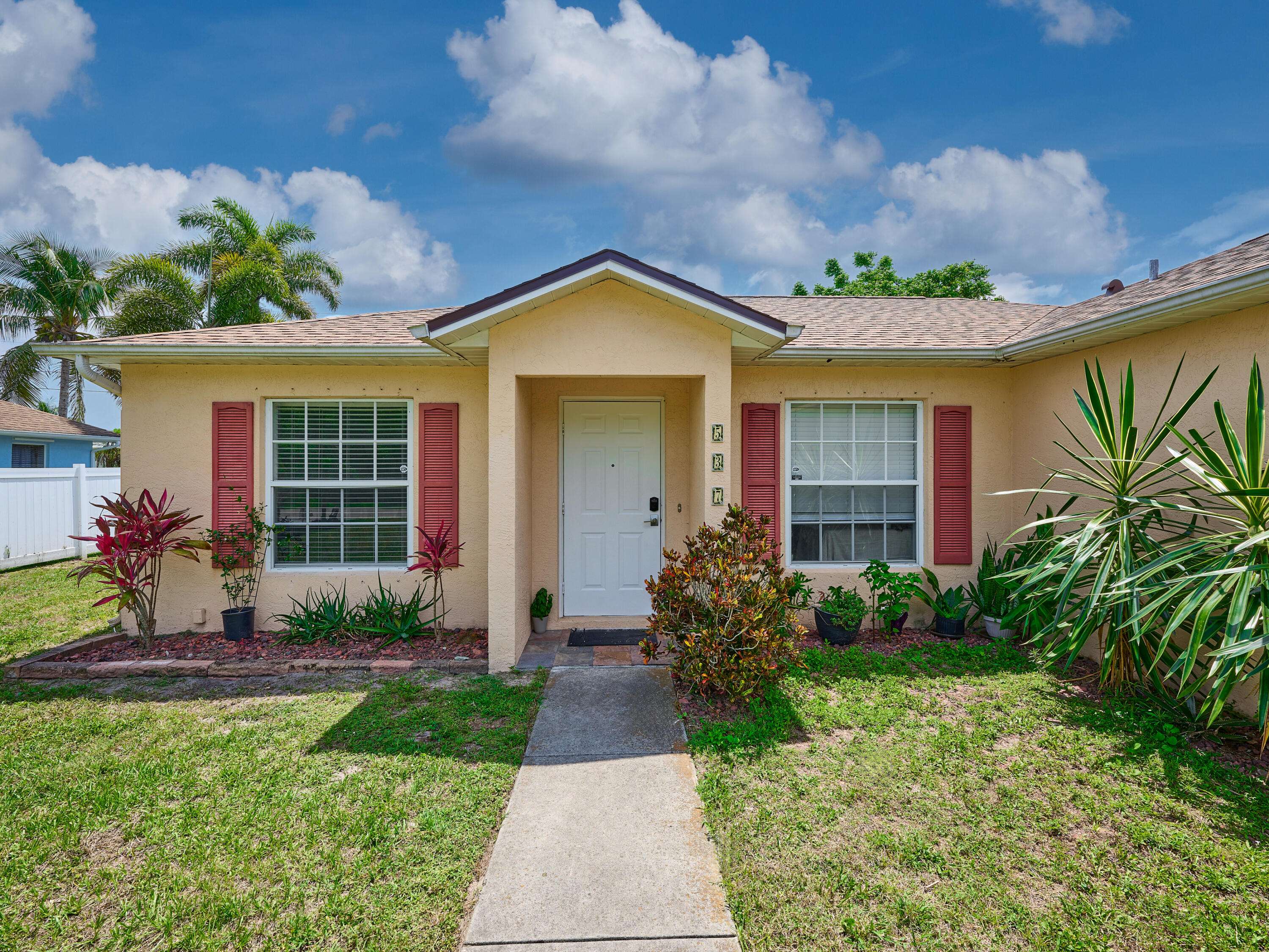 Port Saint Lucie, FL 34953,537 SW Hiawatha ST