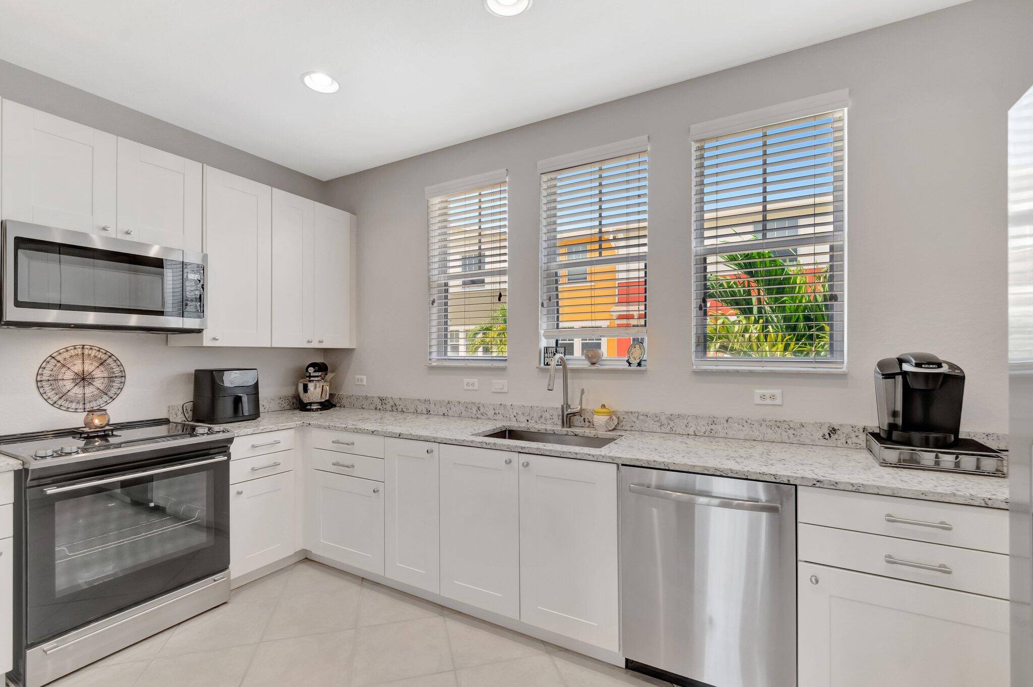 West Palm Beach, FL 33401,609 Amador LN 4