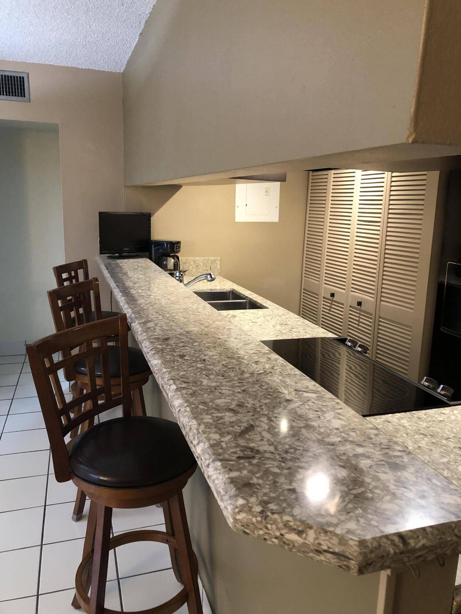 Oakland Park, FL 33334,5226 NE 6th AVE H33