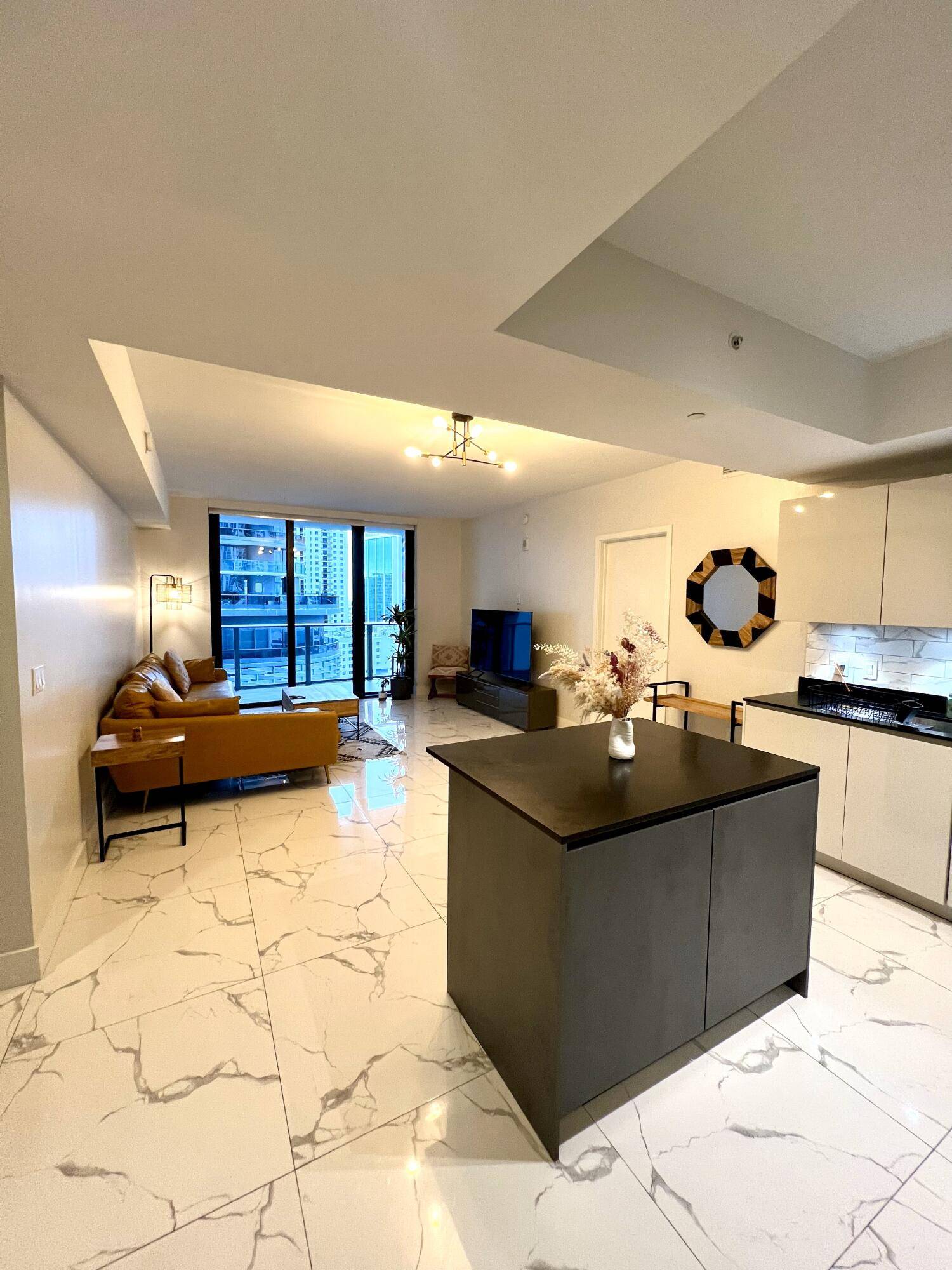 Miami, FL 33131,1010 Brickell AVE 1809