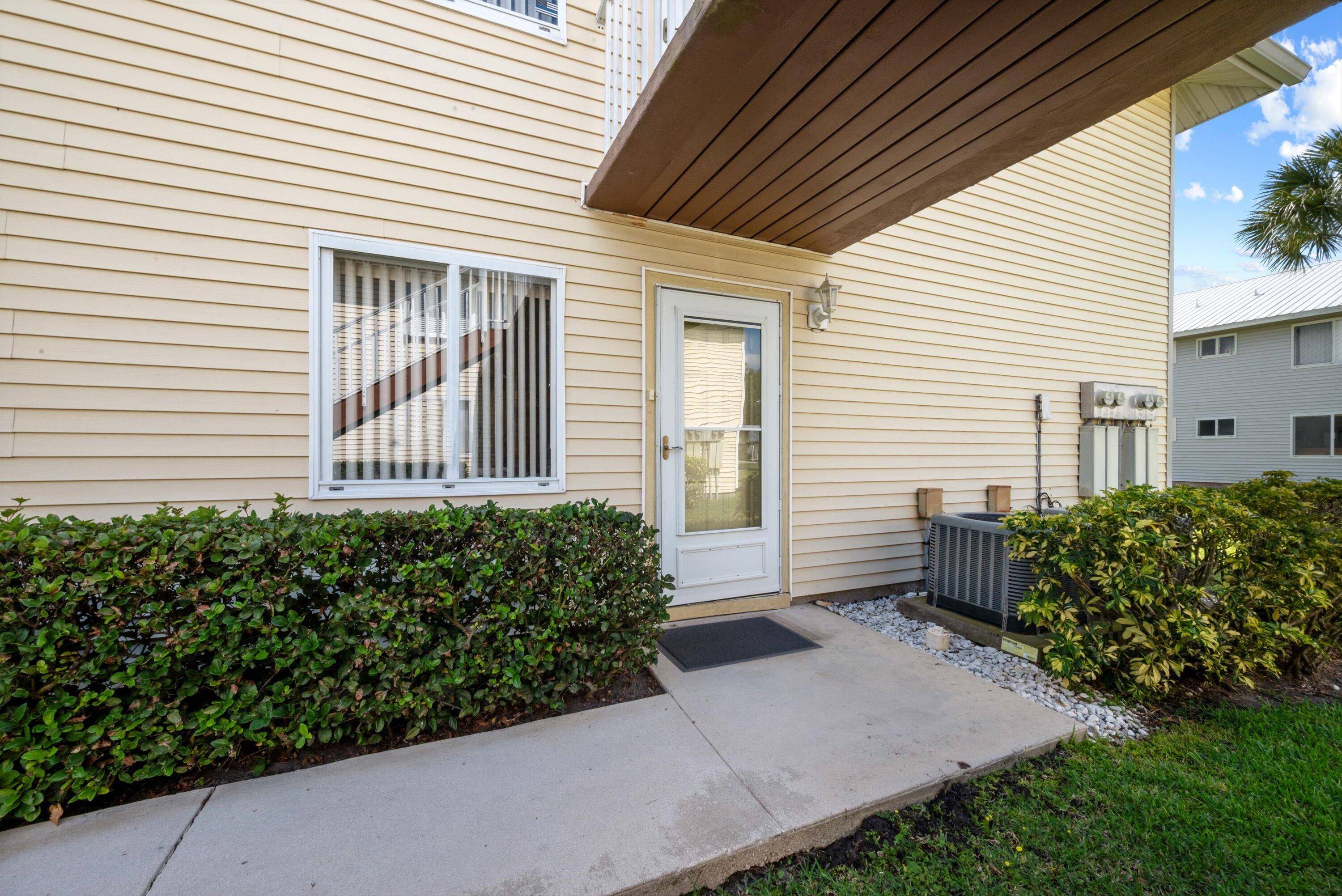 Port Saint Lucie, FL 34952,210 SE Village DR 210