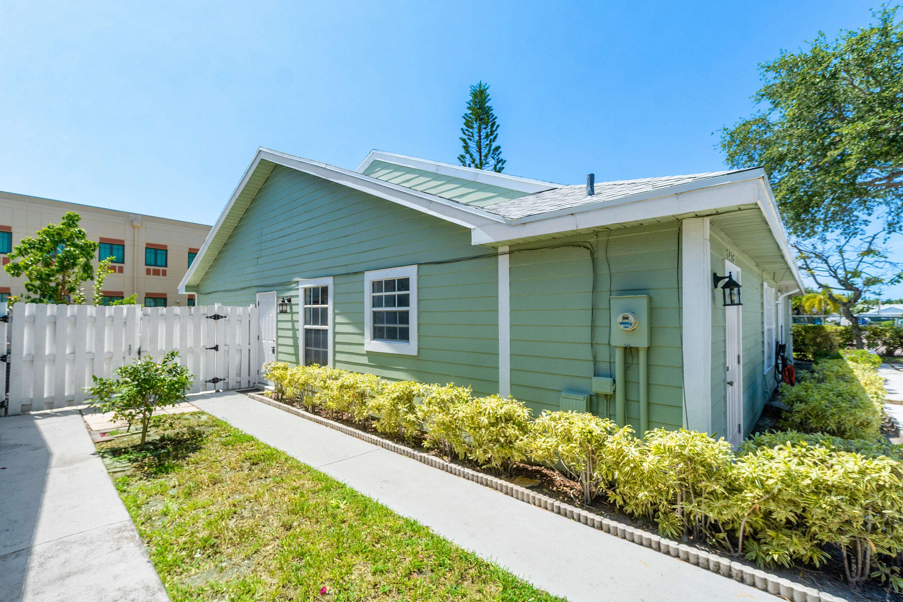 West Palm Beach, FL 33406,1478 Royal Forest Ct CT