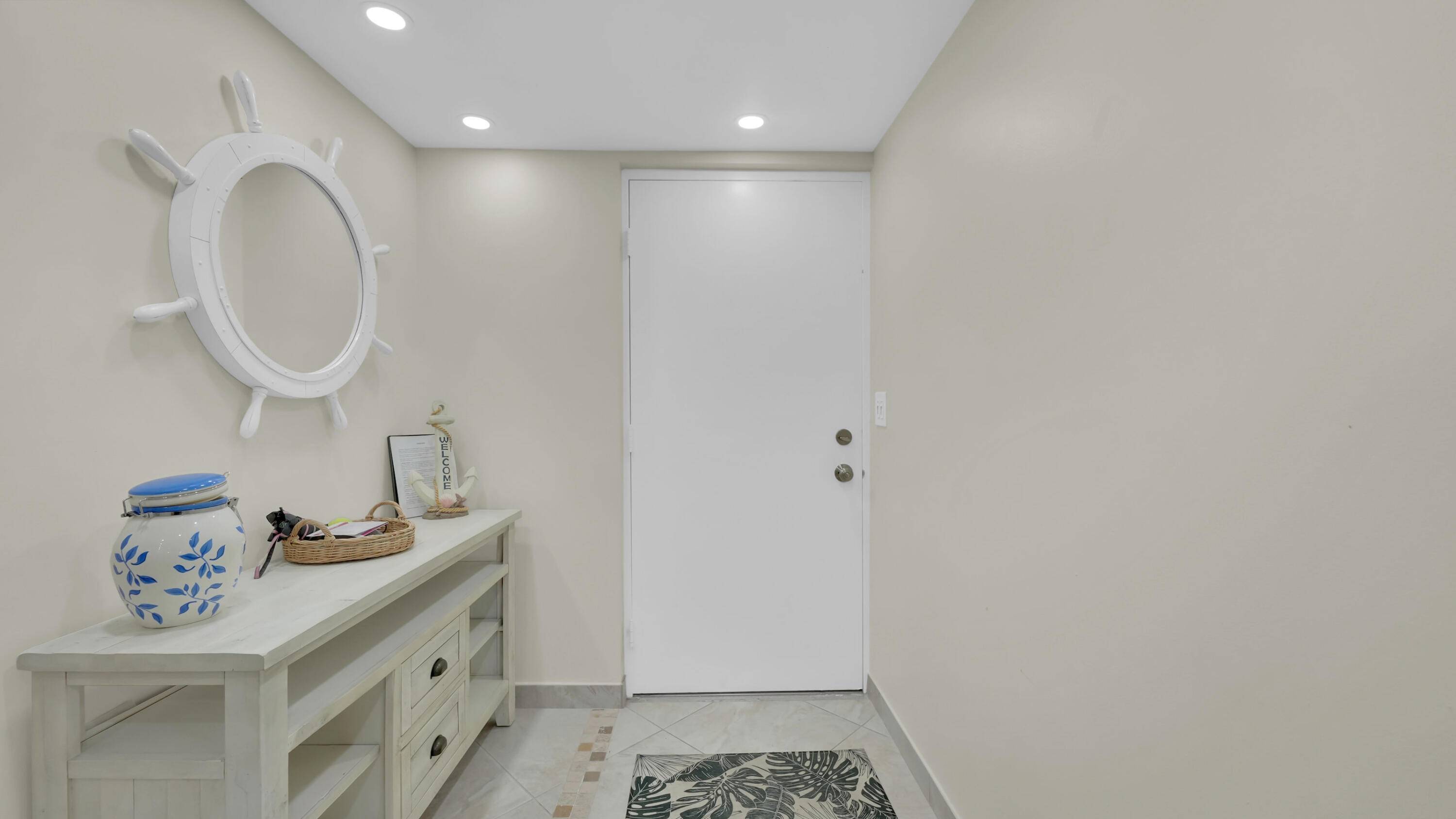 Delray Beach, FL 33444,450 Egret CIR 9207