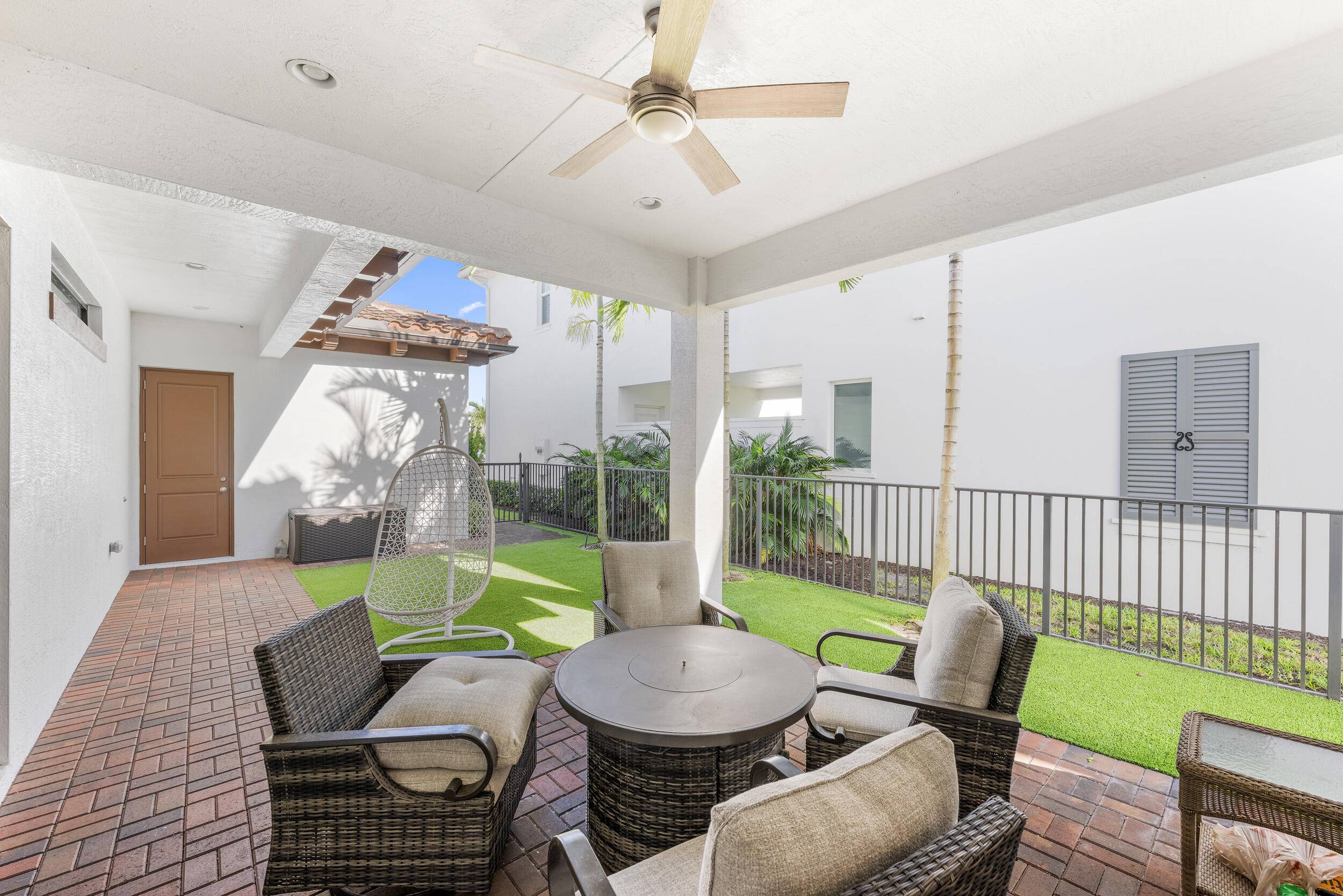 Palm Beach Gardens, FL 33418,13604 Dumont RD