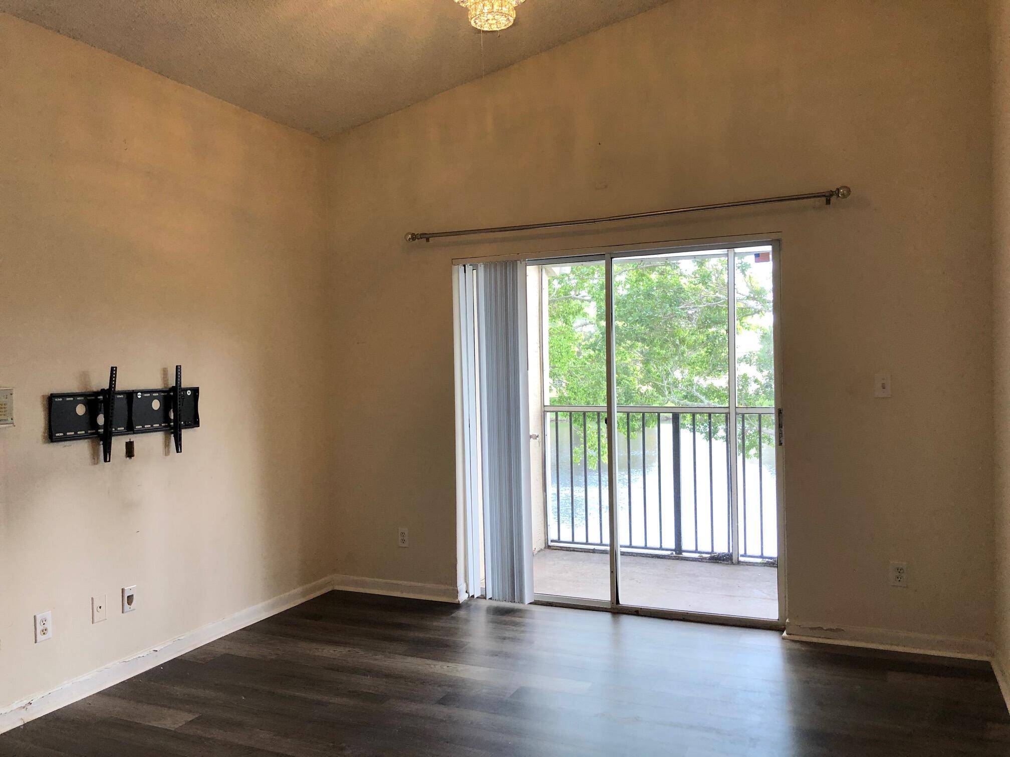Deerfield Beach, FL 33064,720 Cypress LN K