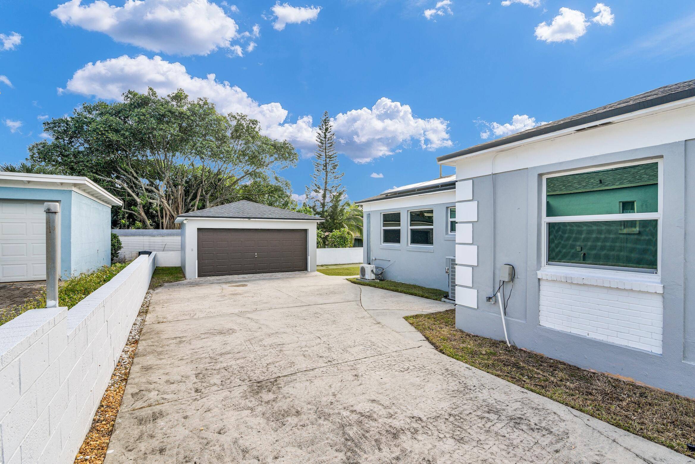 West Palm Beach, FL 33407,916 31st ST