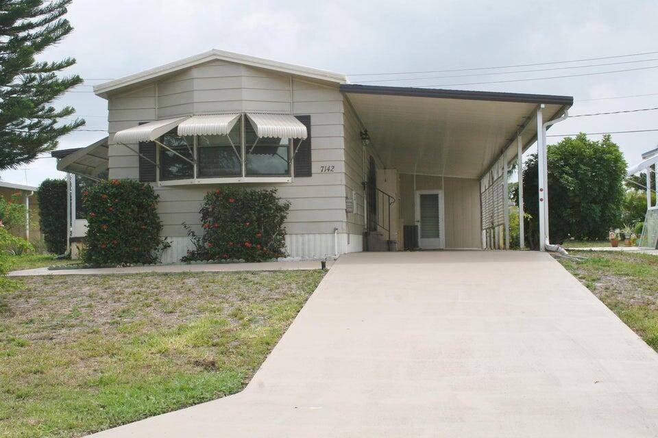 Hobe Sound, FL 33455,7142 SE Bluebird CIR