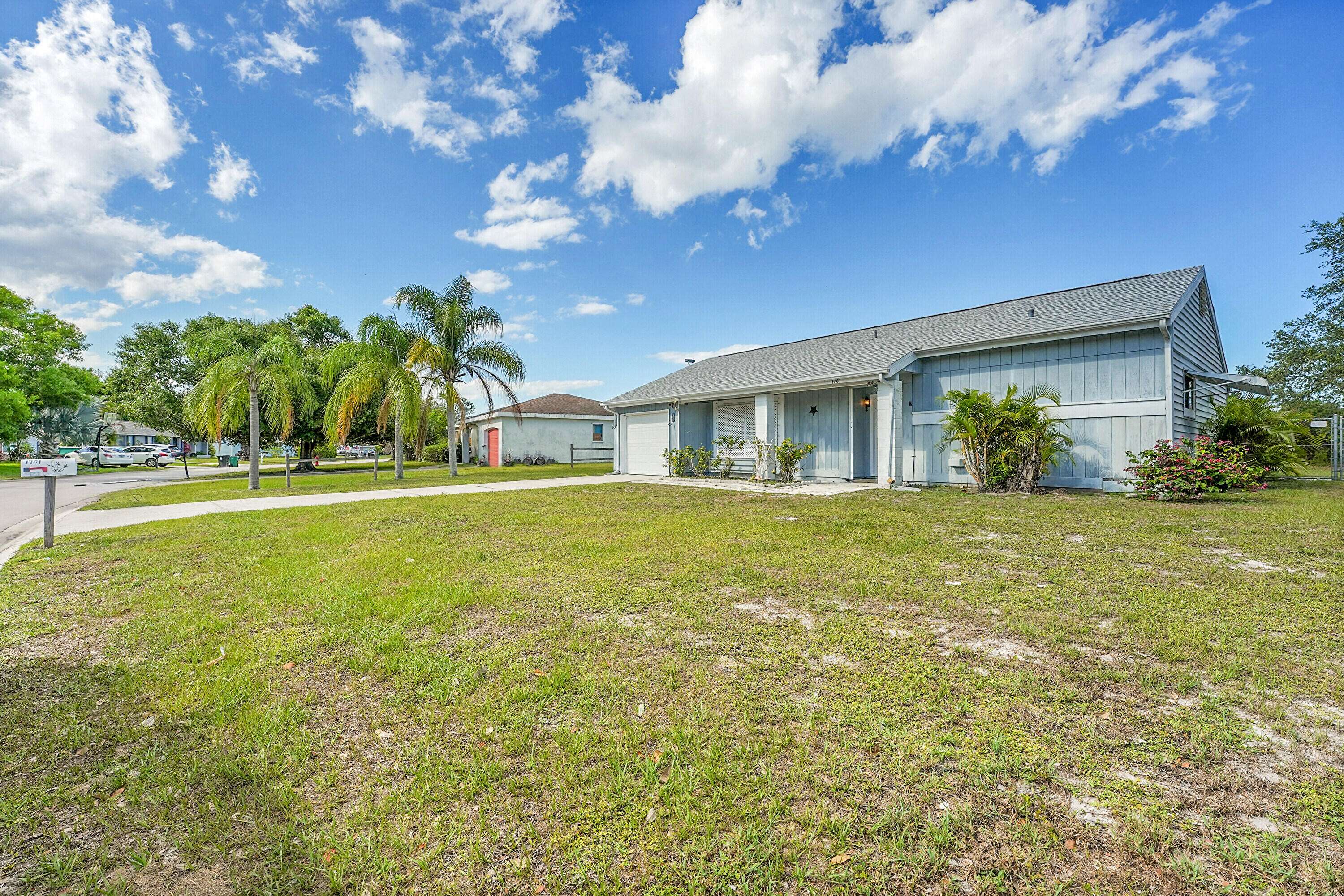 Port Saint Lucie, FL 34952,1701 SE Burgundy LN