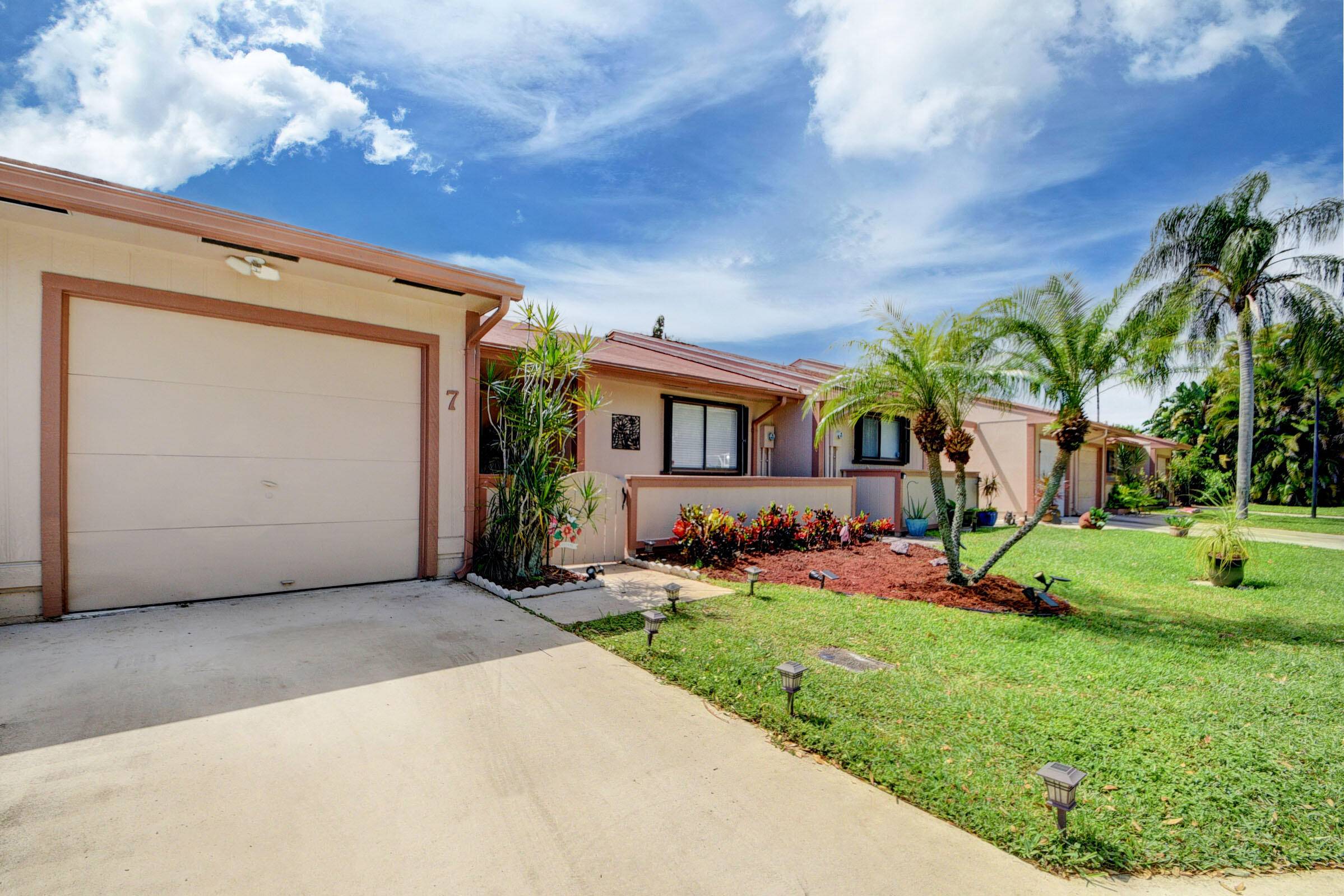 Boynton Beach, FL 33426,7 Farnworth DR
