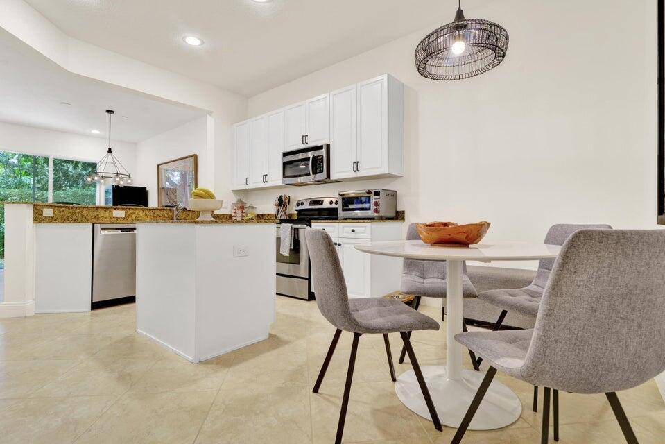 Delray Beach, FL 33445,124 W Prive CIR