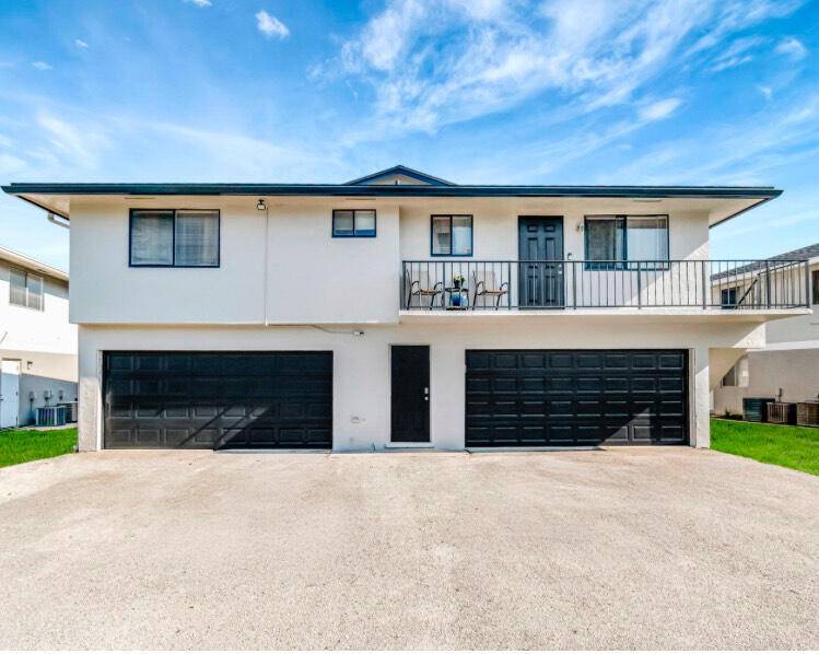 Mangonia Park, FL 33407,814 W W Tiffany DR 2