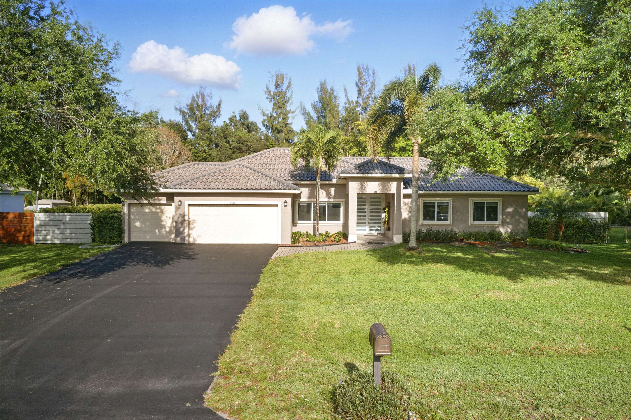 Pembroke Pines, FL 33332,5320 SW 199th AVE