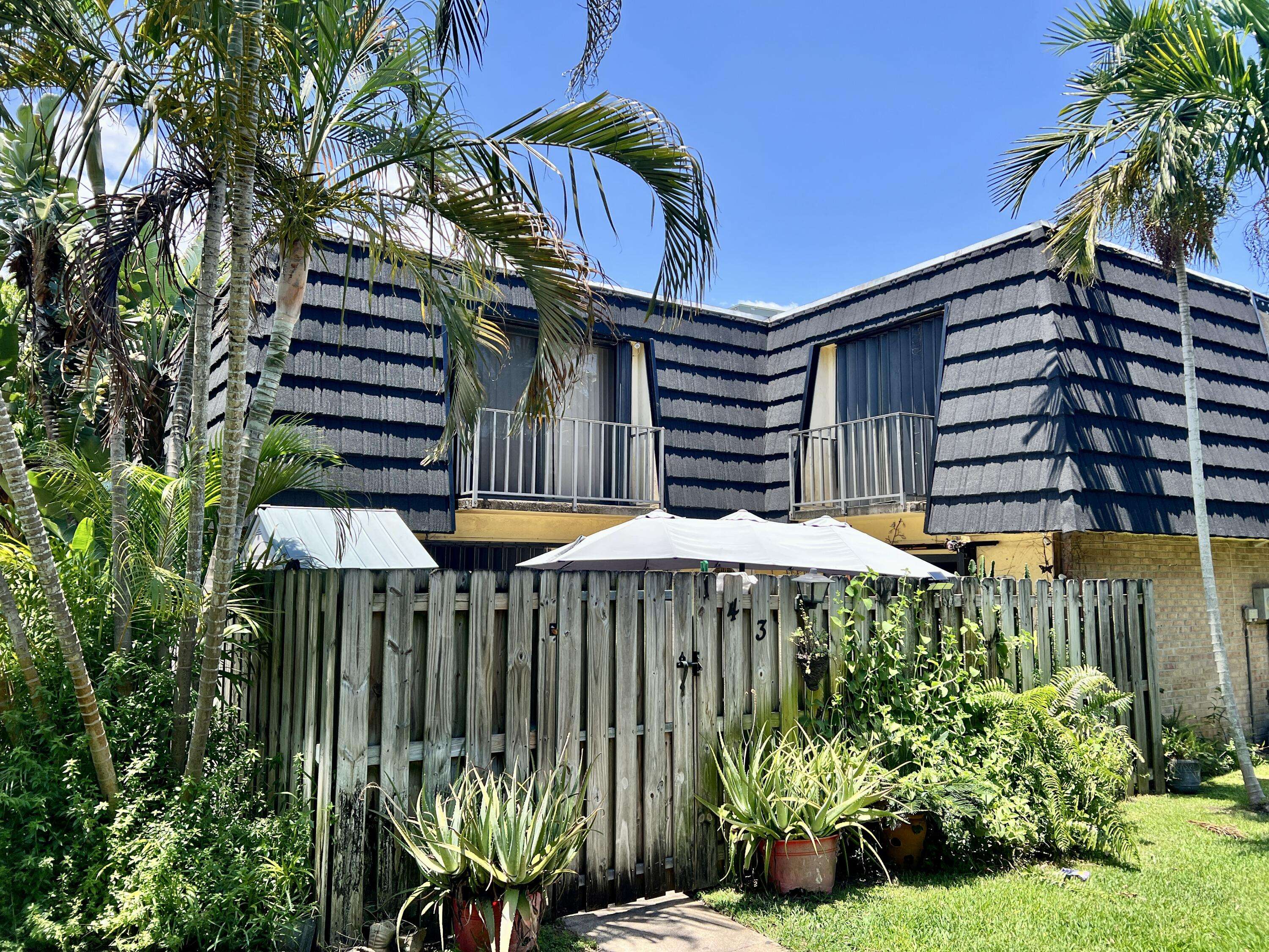Palm Springs, FL 33461,143 Woodland RD