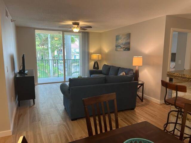 Hypoluxo, FL 33462,160 Yacht Club 206 WAY 206