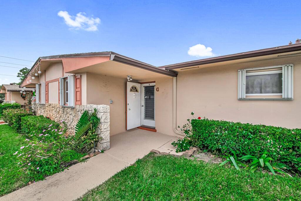 West Palm Beach, FL 33415,2985 W Crosley DR G