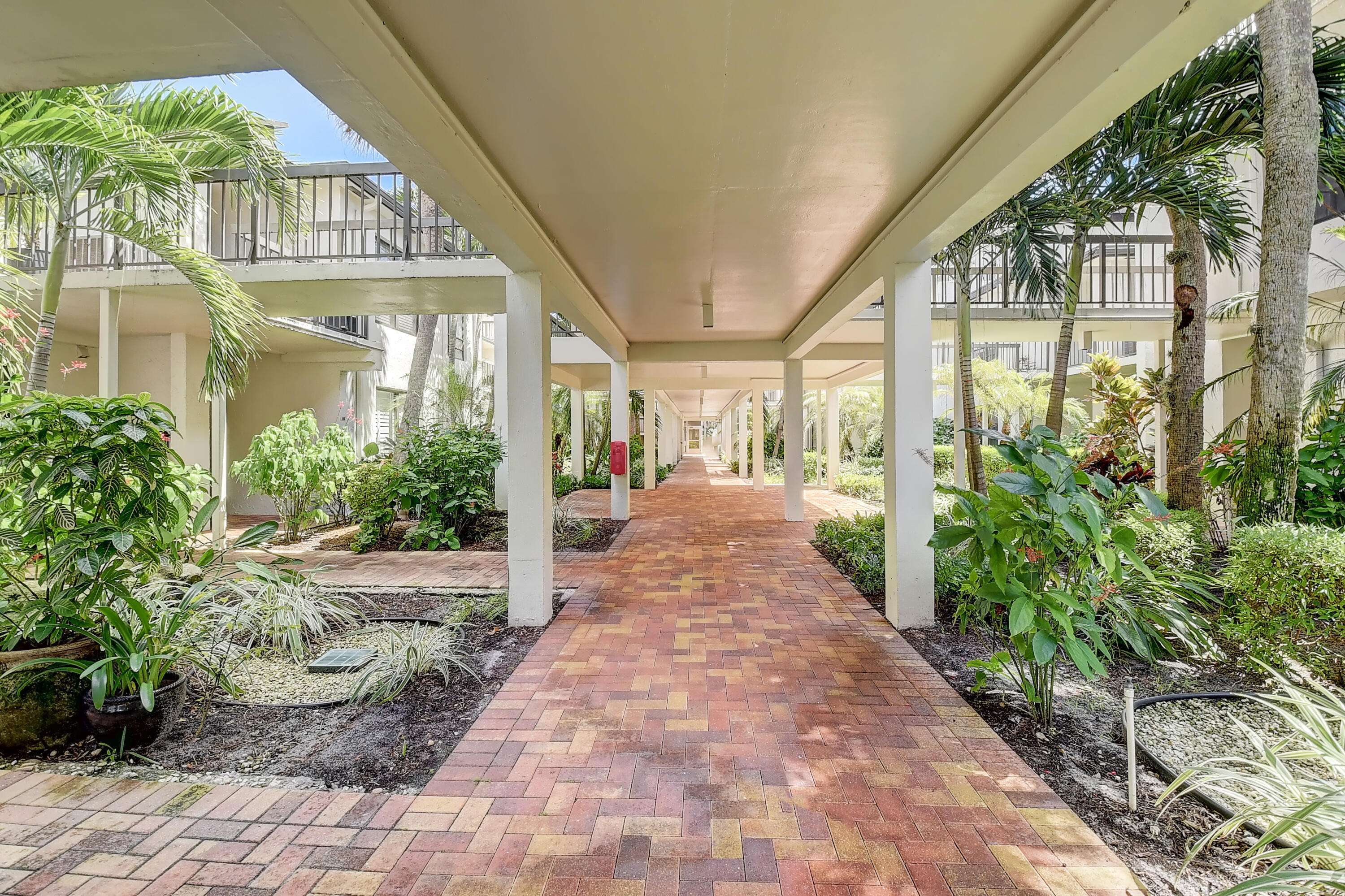 Delray Beach, FL 33445,830 Greensward CT 107-H