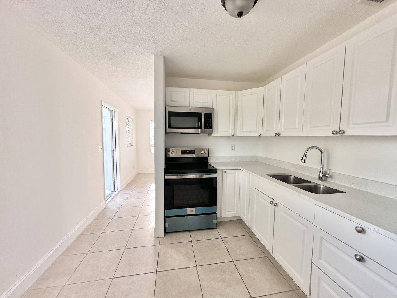 Lake Park, FL 33403,906 Foresteria DR 3