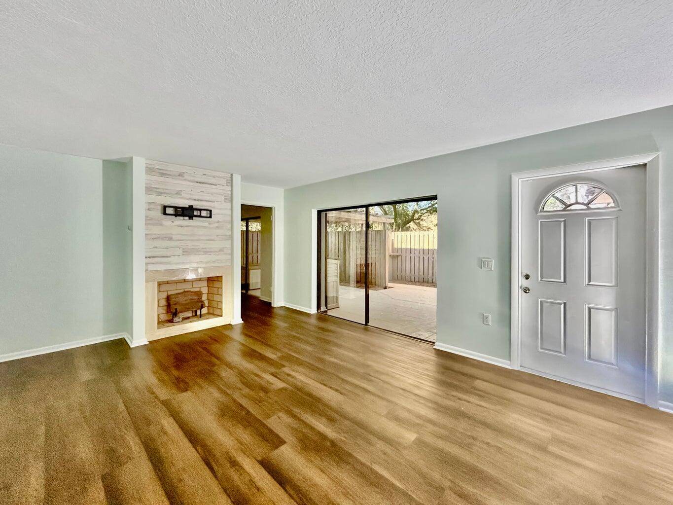 Palm Beach Gardens, FL 33418,405 4th LN