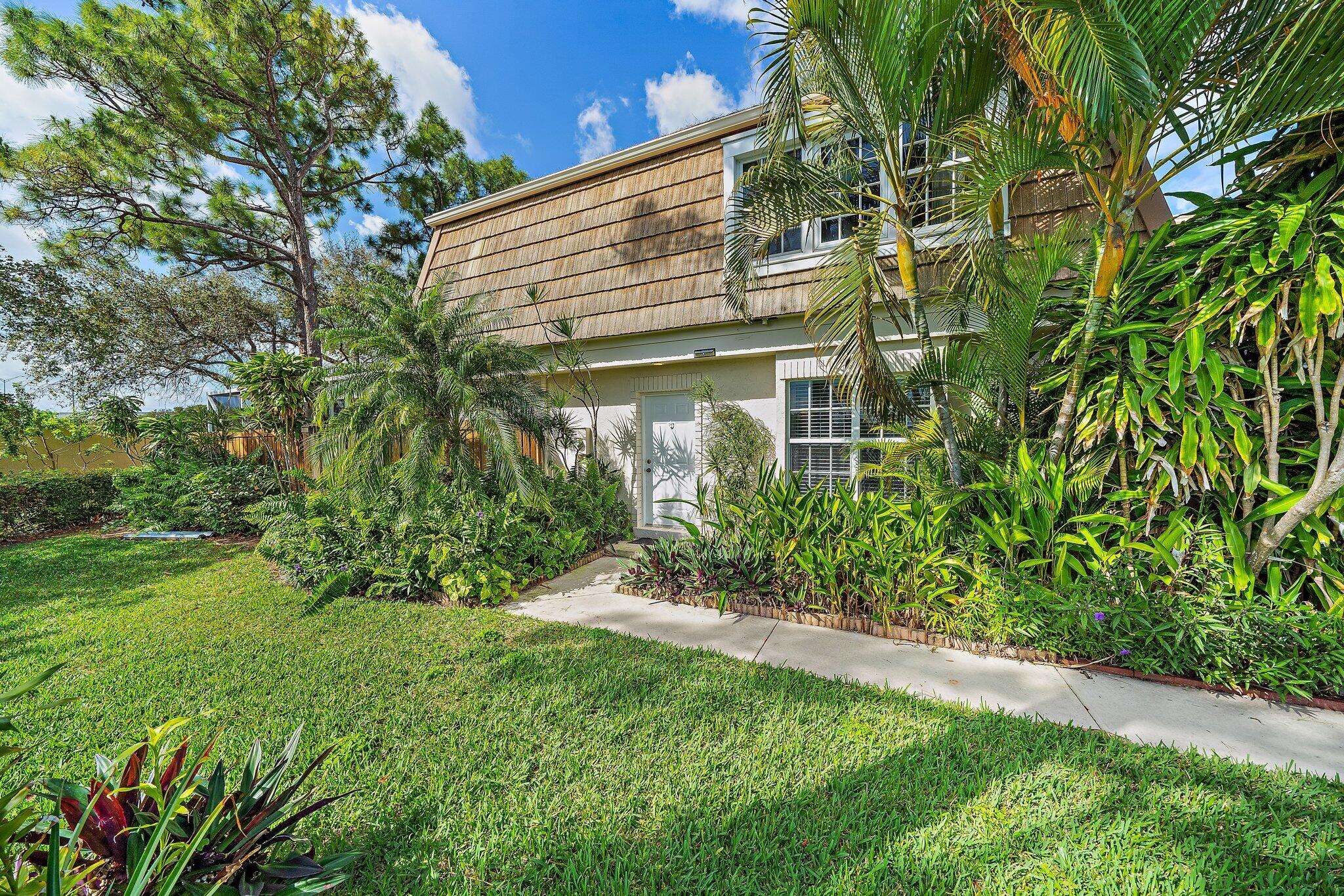 Palm Beach Gardens, FL 33410,11582 Winchester DR 25a