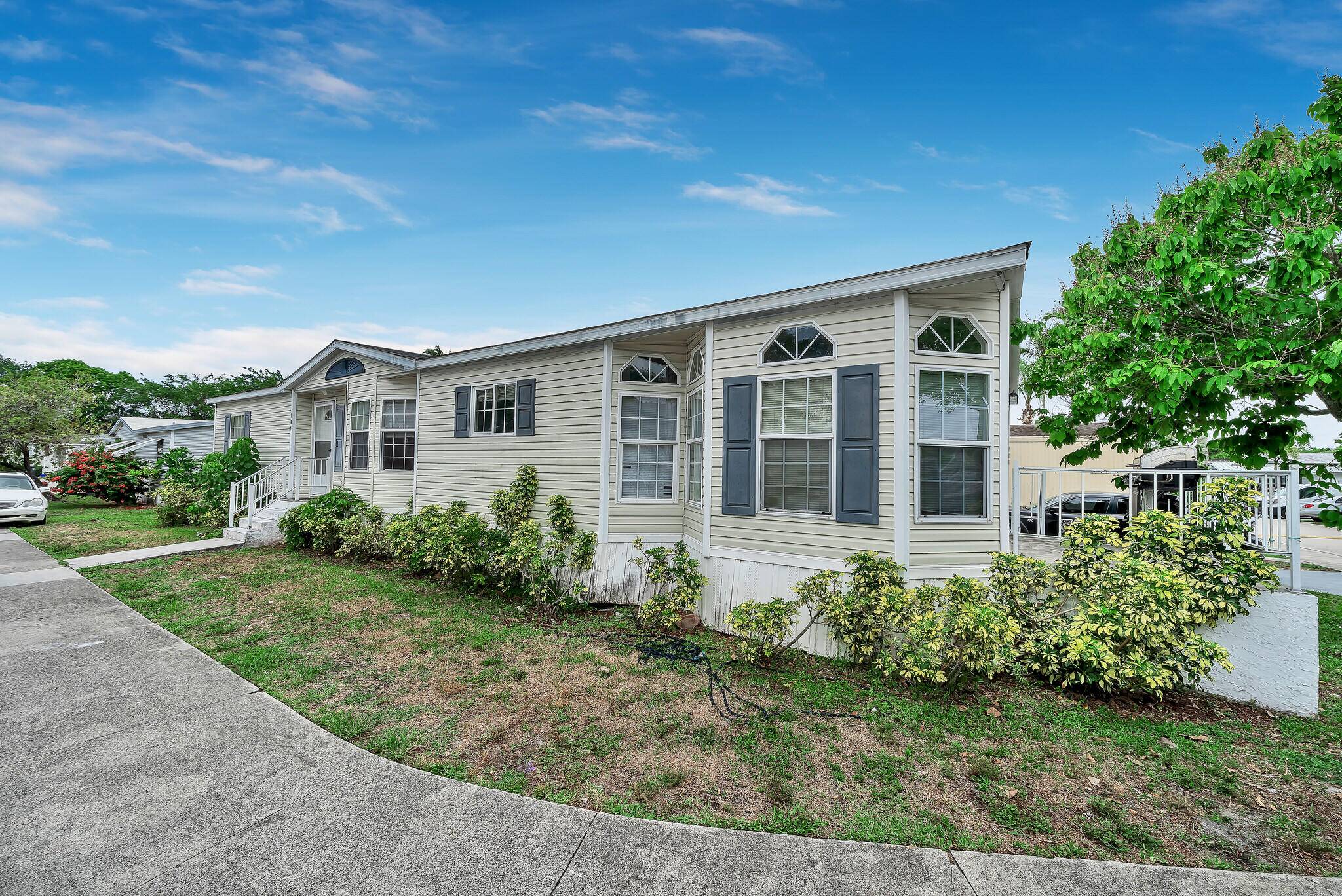 Lake Worth, FL 33467,181 NW Plantation BLVD