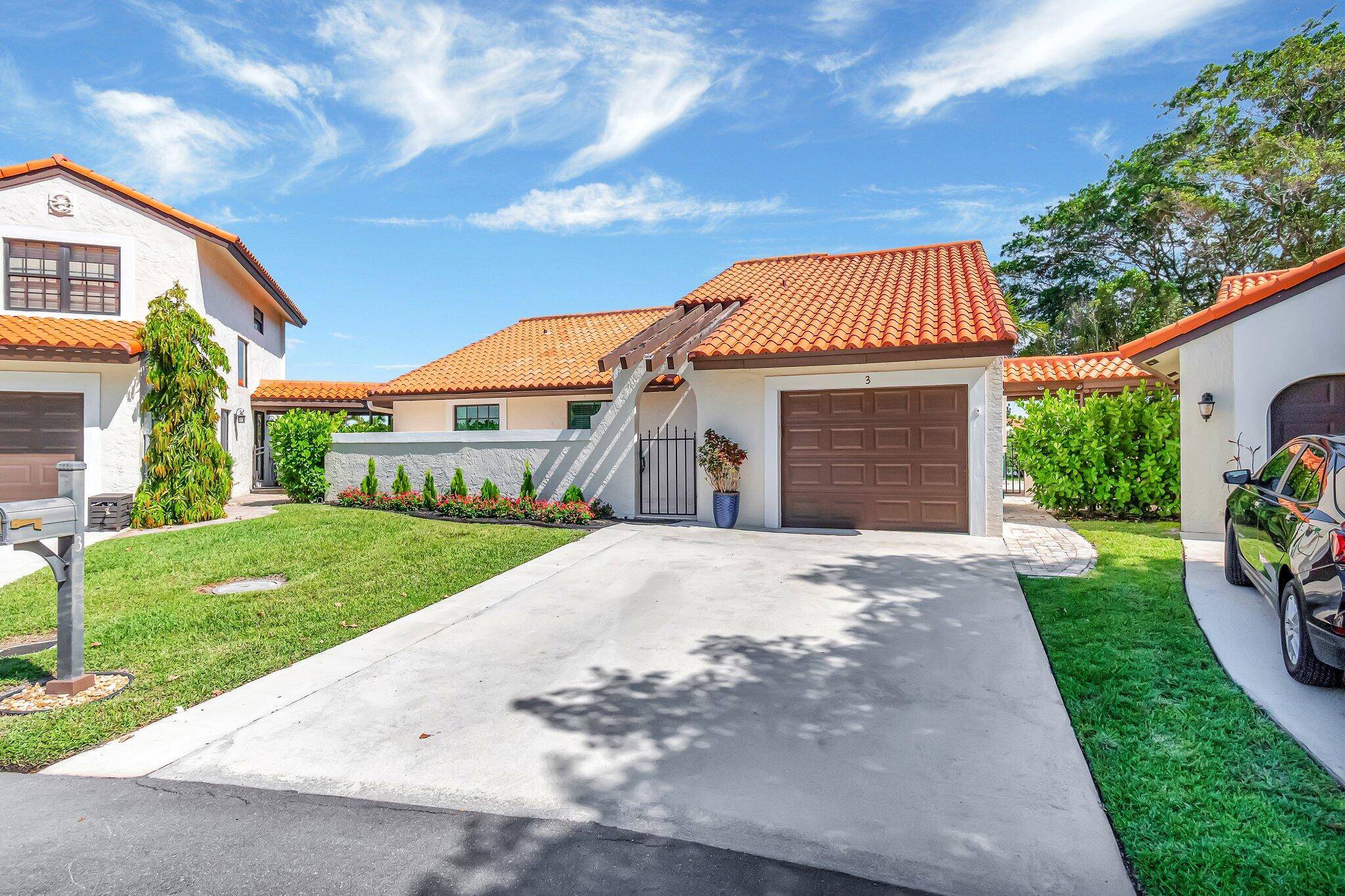 Deerfield Beach, FL 33442,3 Independence CT