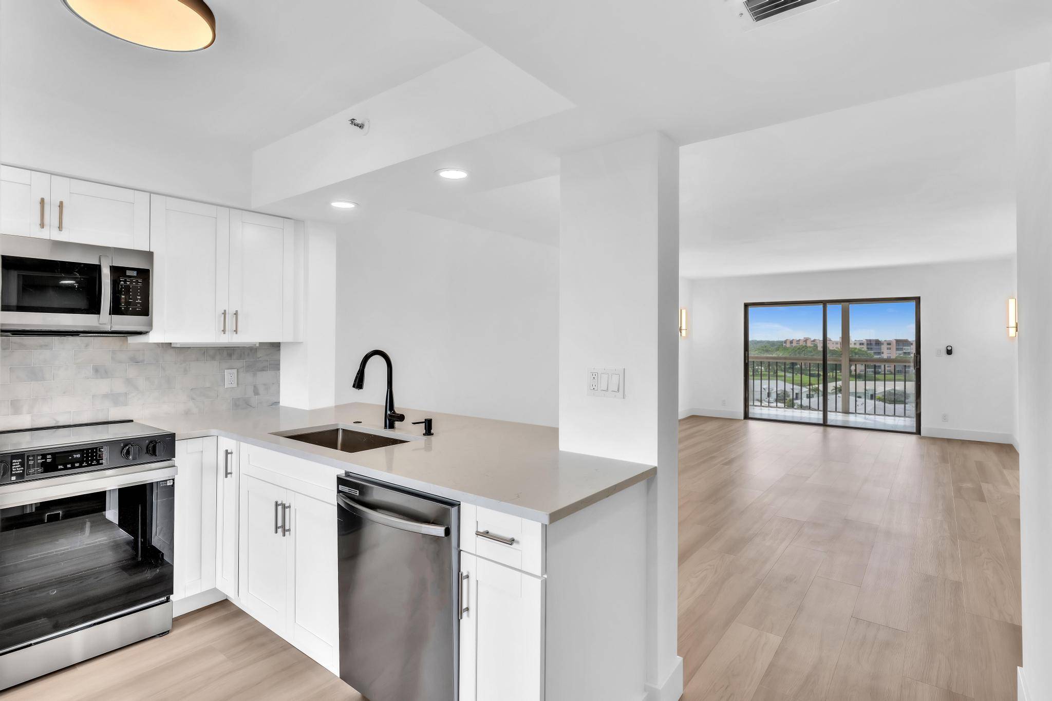 Delray Beach, FL 33446,7076 Huntington LN 806