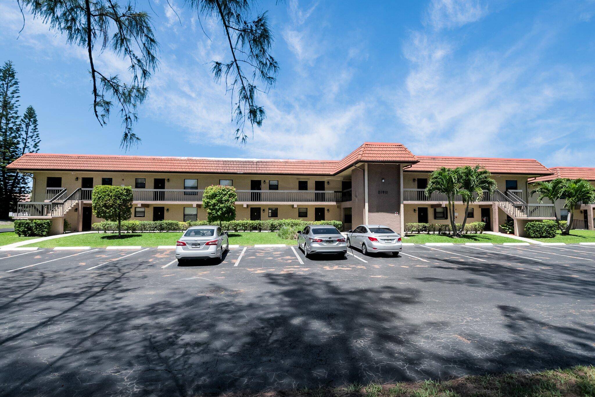 Boca Raton, FL 33433,21911 Lake Forest CIR 103
