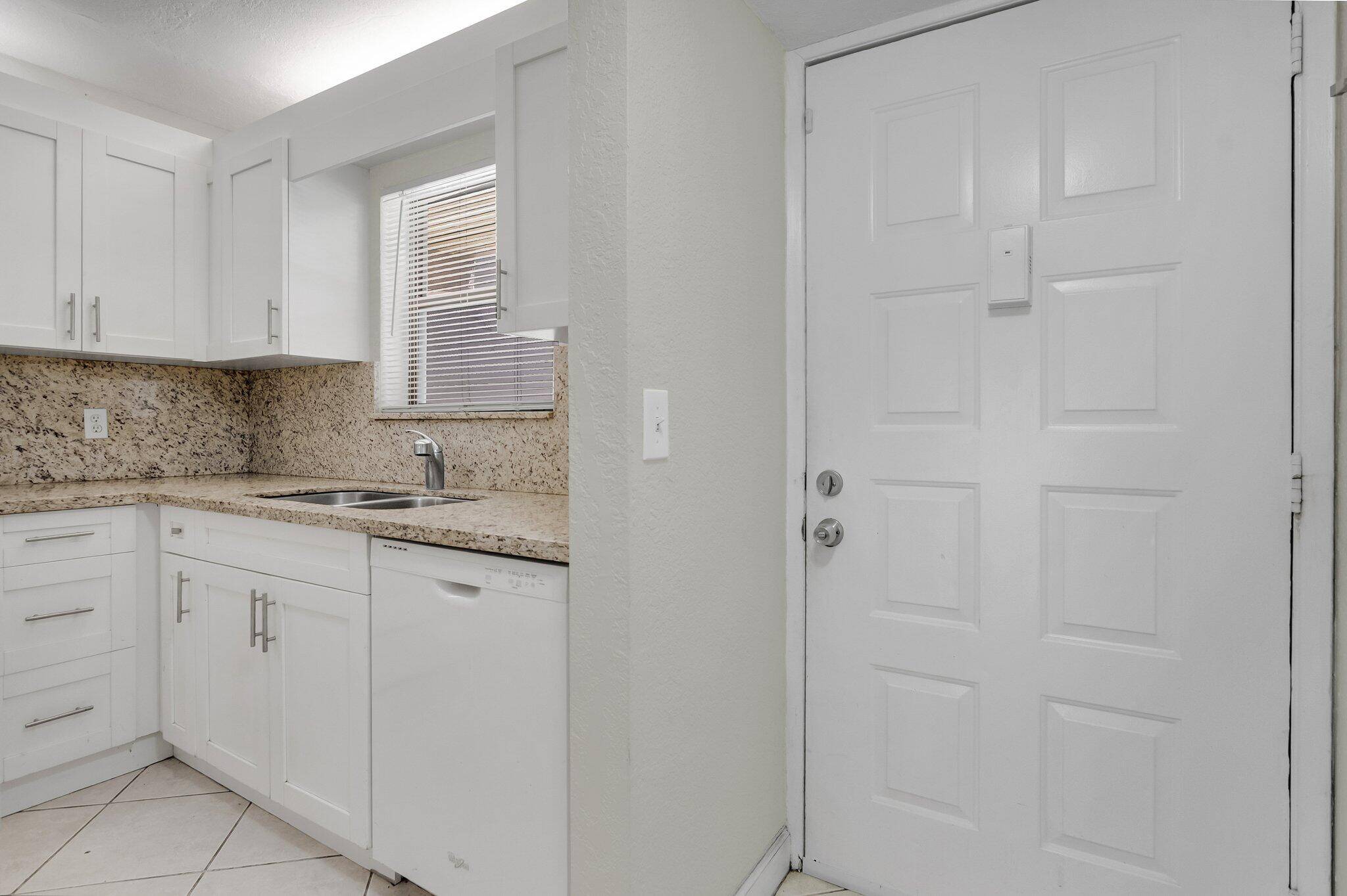 Boca Raton, FL 33433,21911 Lake Forest CIR 103