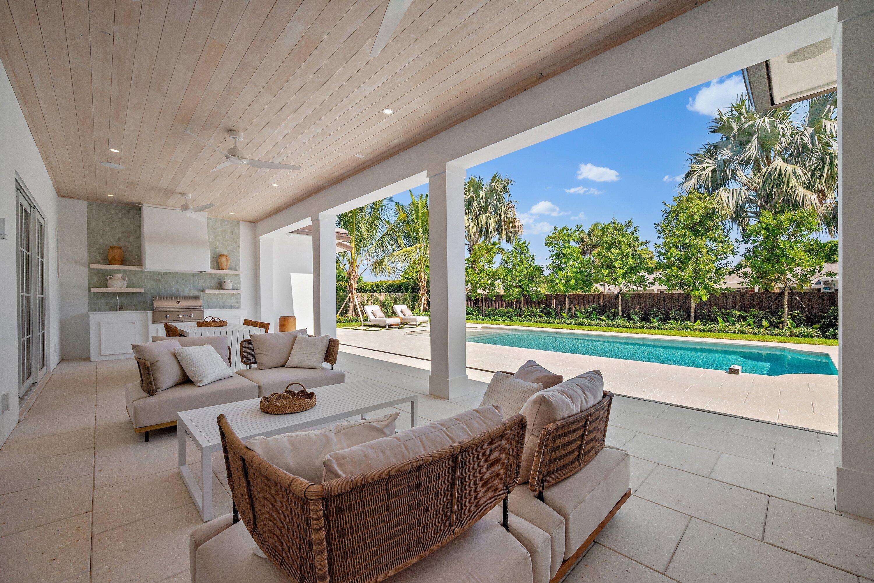 North Palm Beach, FL 33408,556 Greenway DR