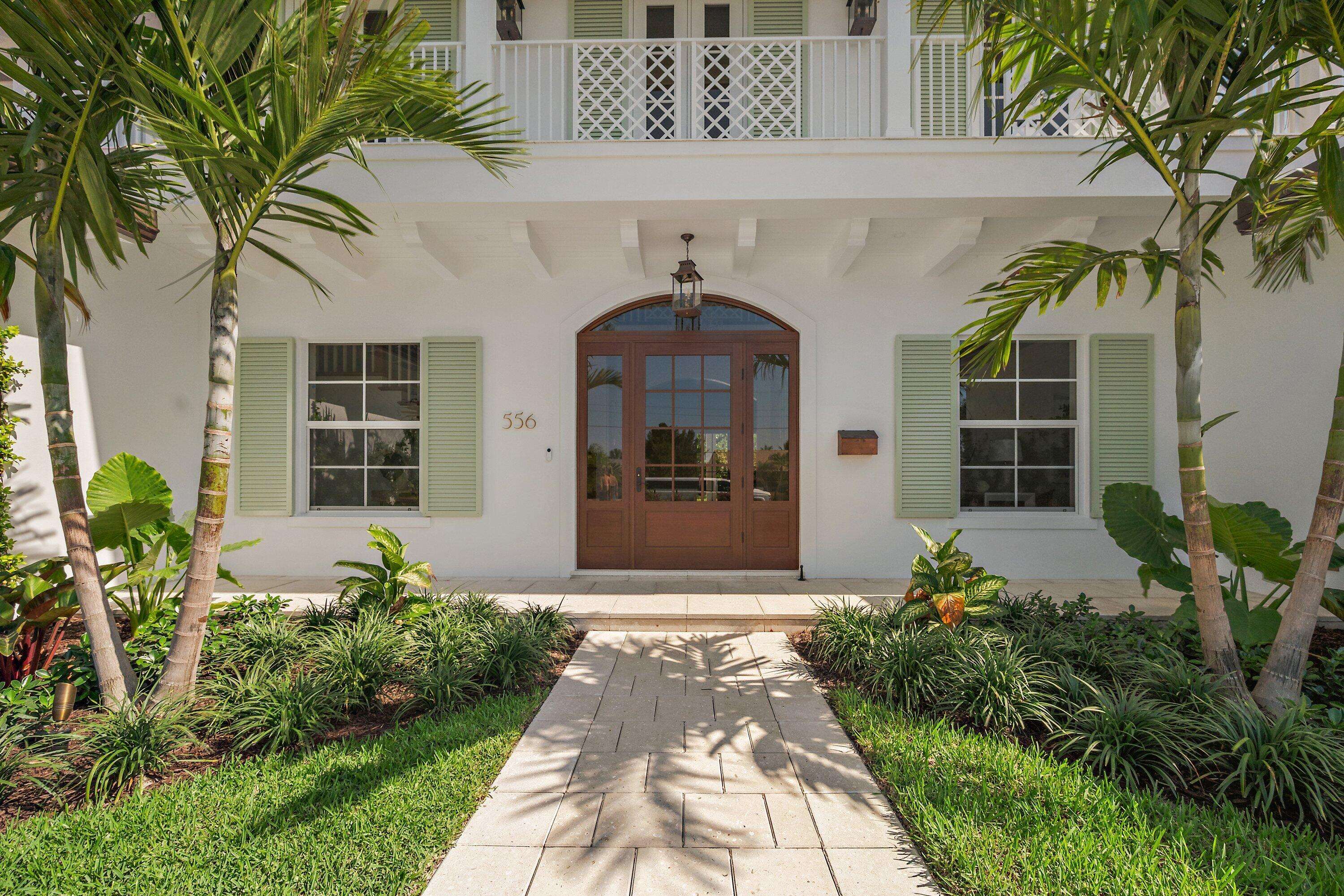 North Palm Beach, FL 33408,556 Greenway DR