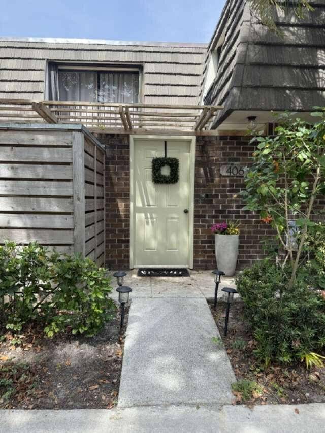 Palm Beach Gardens, FL 33418,406 4th TER