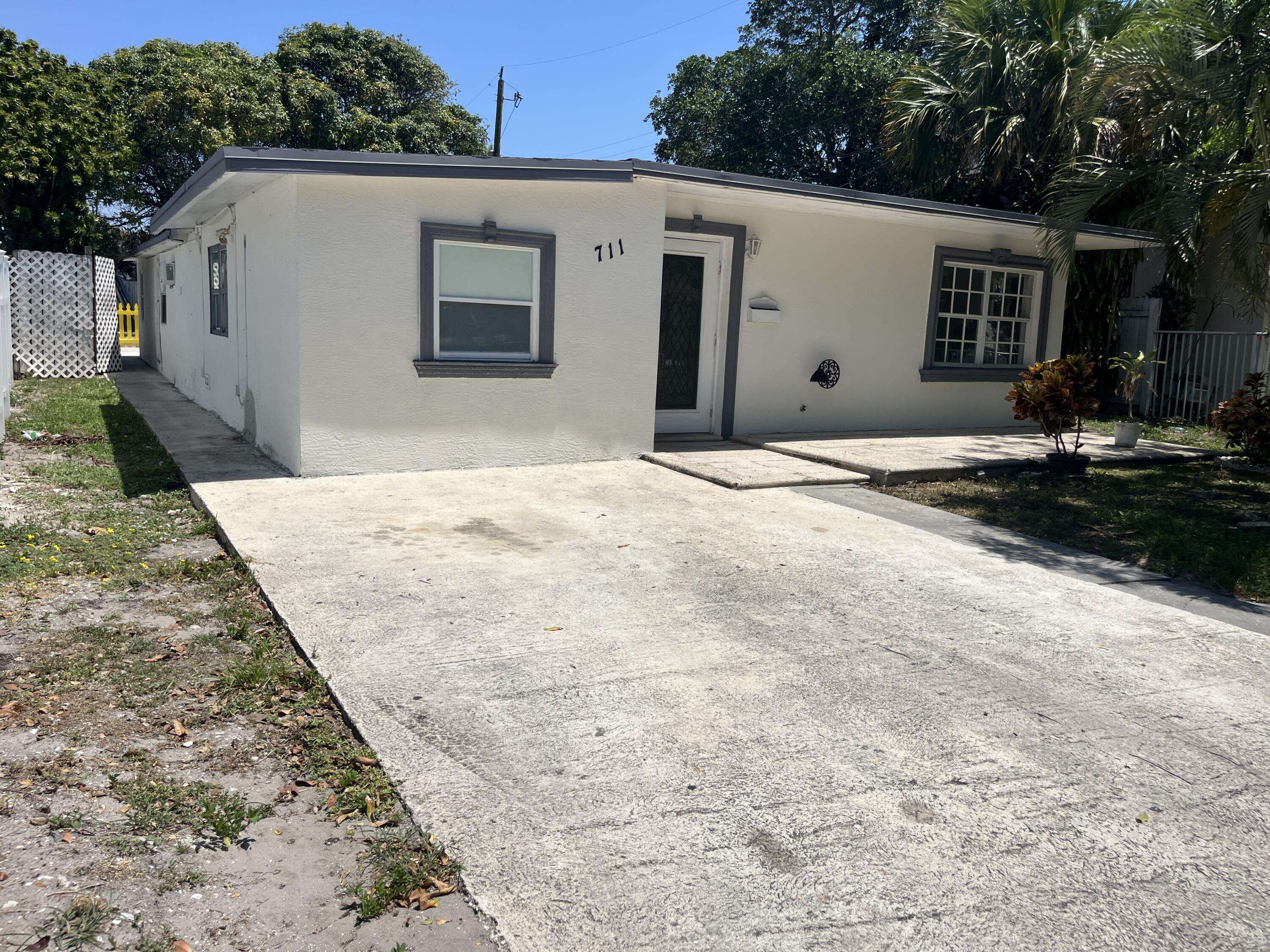 West Palm Beach, FL 33405,711 Fernwood DR