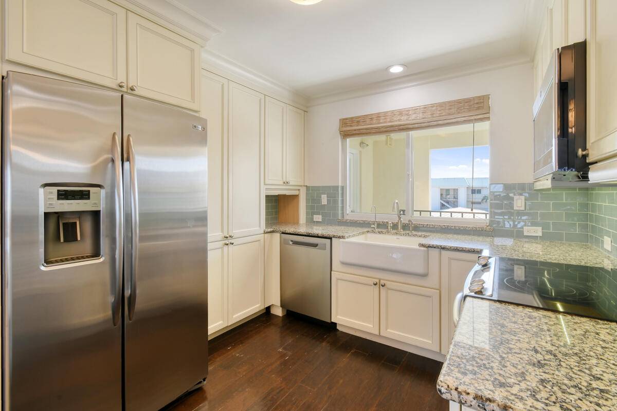 Tequesta, FL 33469,325 Beach RD 301