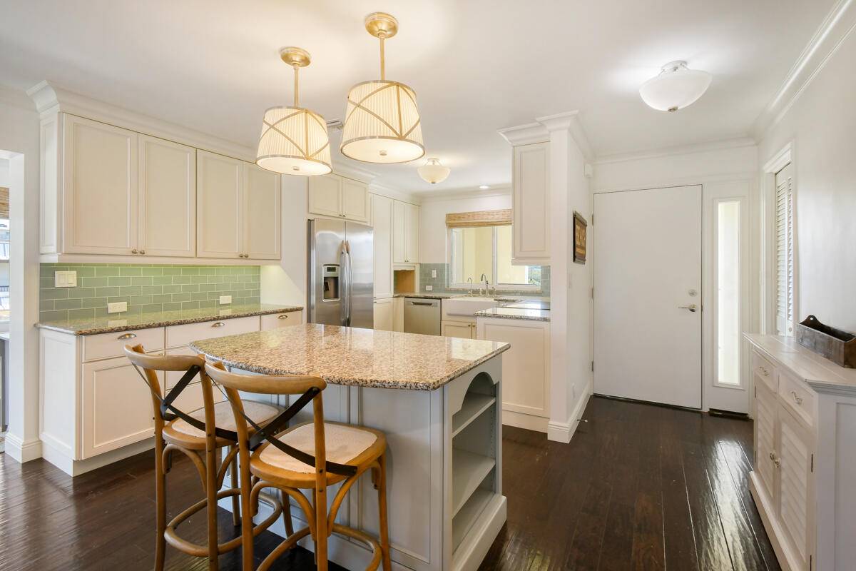 Tequesta, FL 33469,325 Beach 301 RD 301