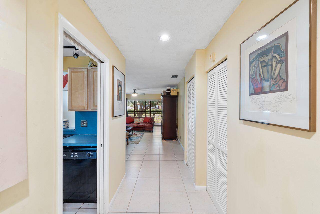 Delray Beach, FL 33445,2890 SW 22nd CIR 242 B