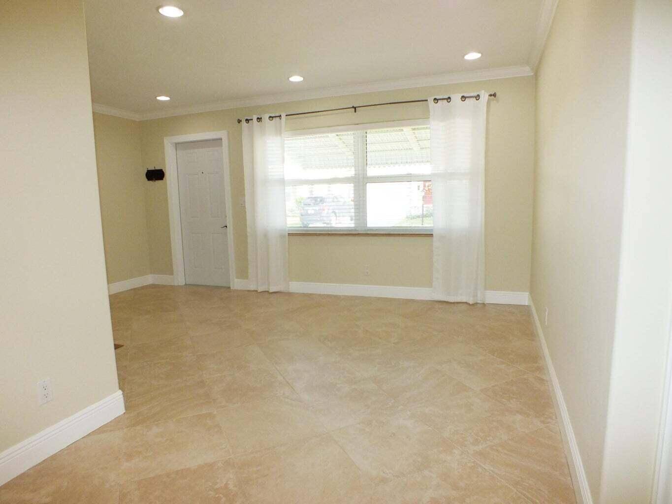 Boynton Beach, FL 33426,121 SW 8th CT